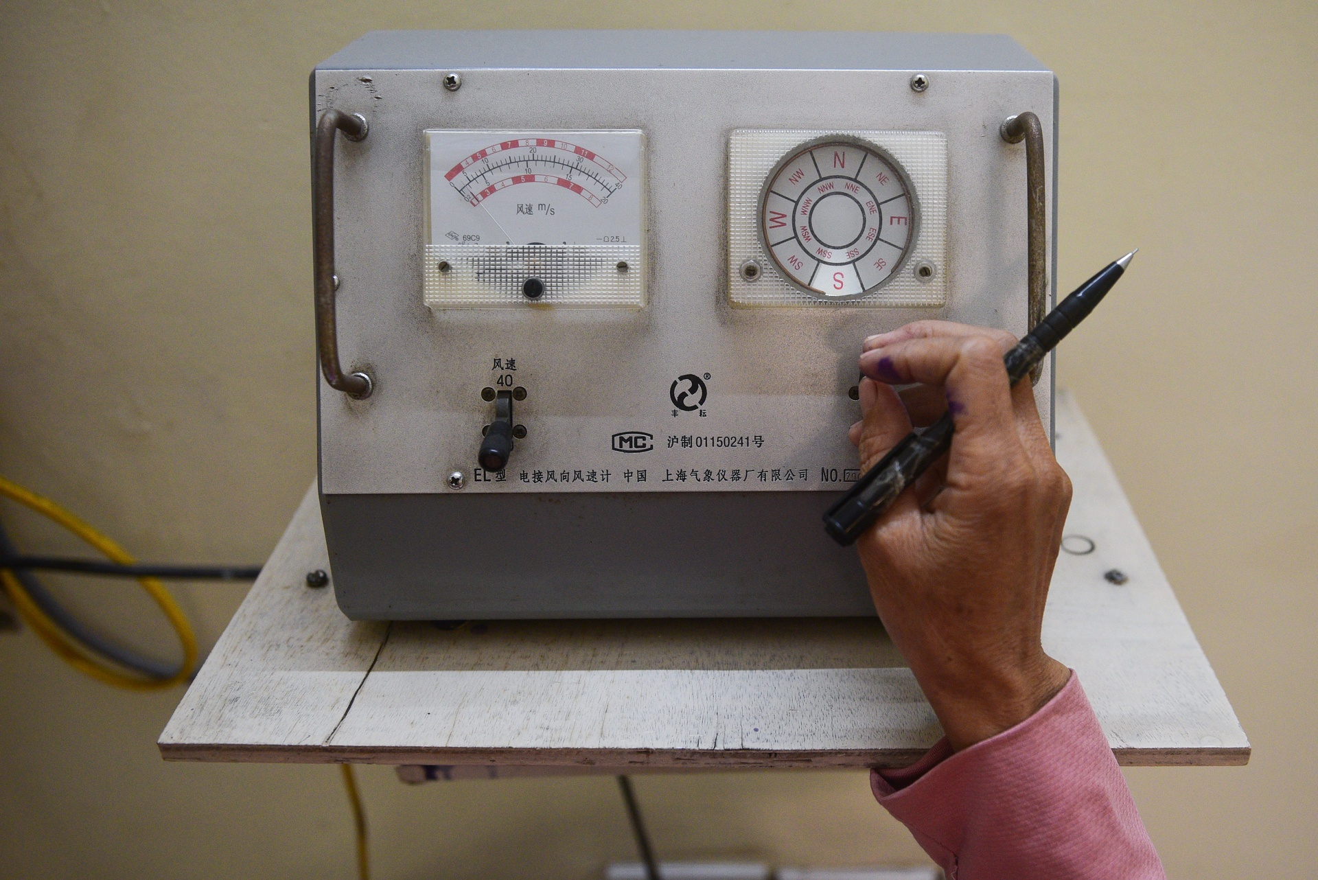 nhân viên khí tượng trong ngày nắng 40 độ C ảnh 9 nhan vien khi tuong trong ngay nang 40 do C anh 9