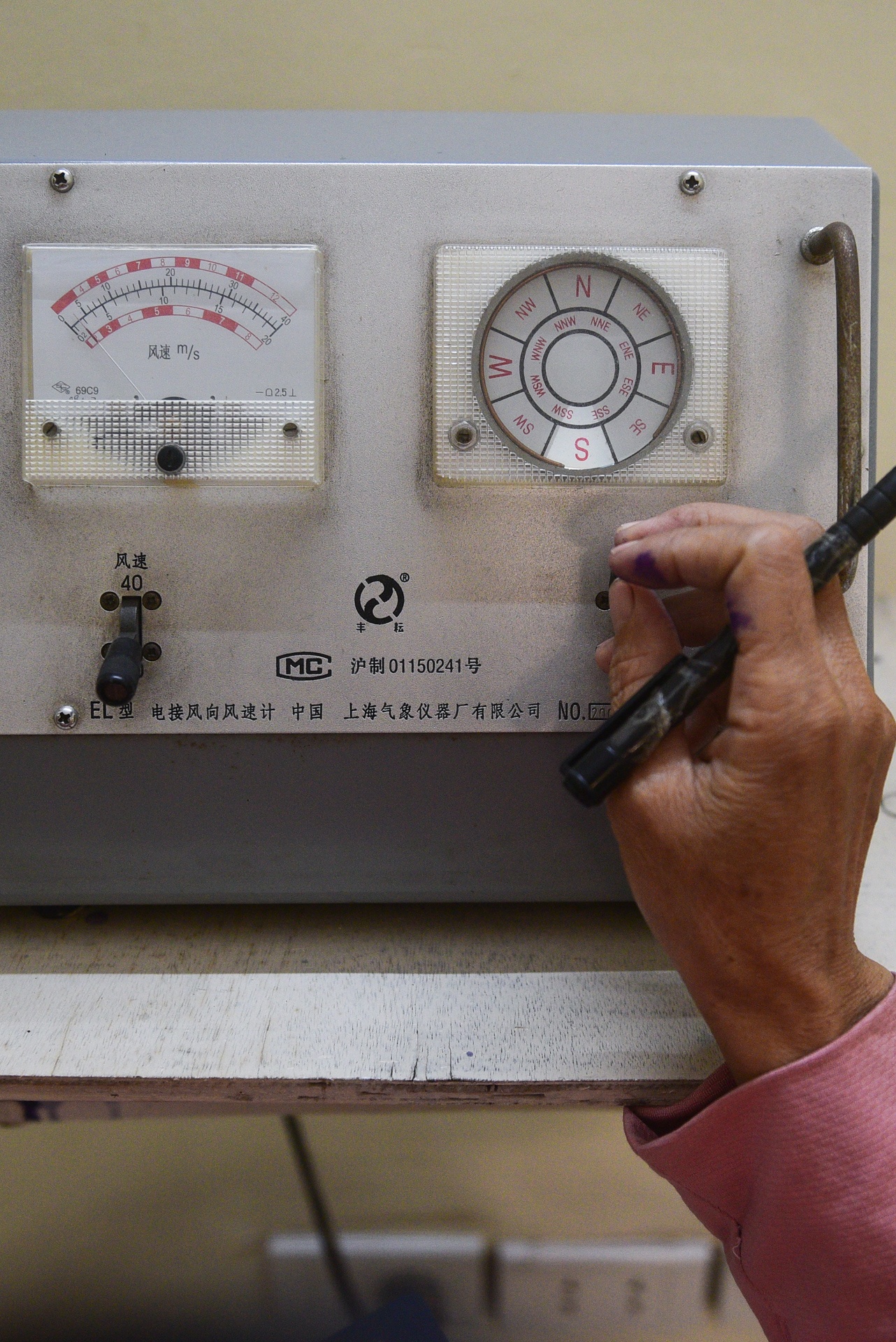 nhân viên khí tượng trong ngày nắng 40 độ C ảnh 10 nhan vien khi tuong trong ngay nang 40 do C anh 10