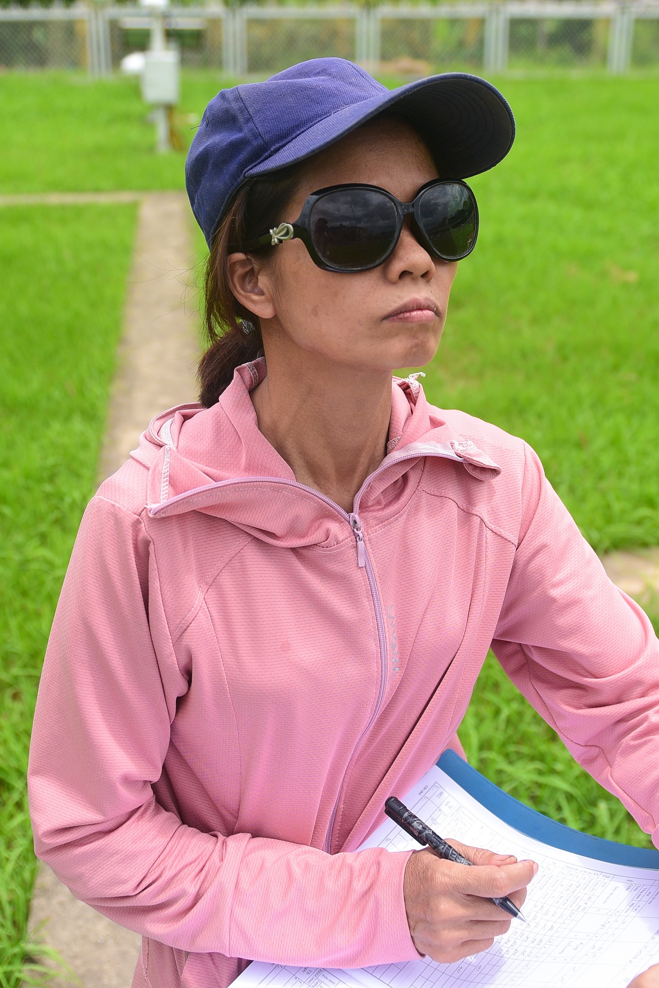 nhân viên khí tượng trong ngày nắng 40 độ C ảnh 2 nhan vien khi tuong trong ngay nang 40 do C anh 2