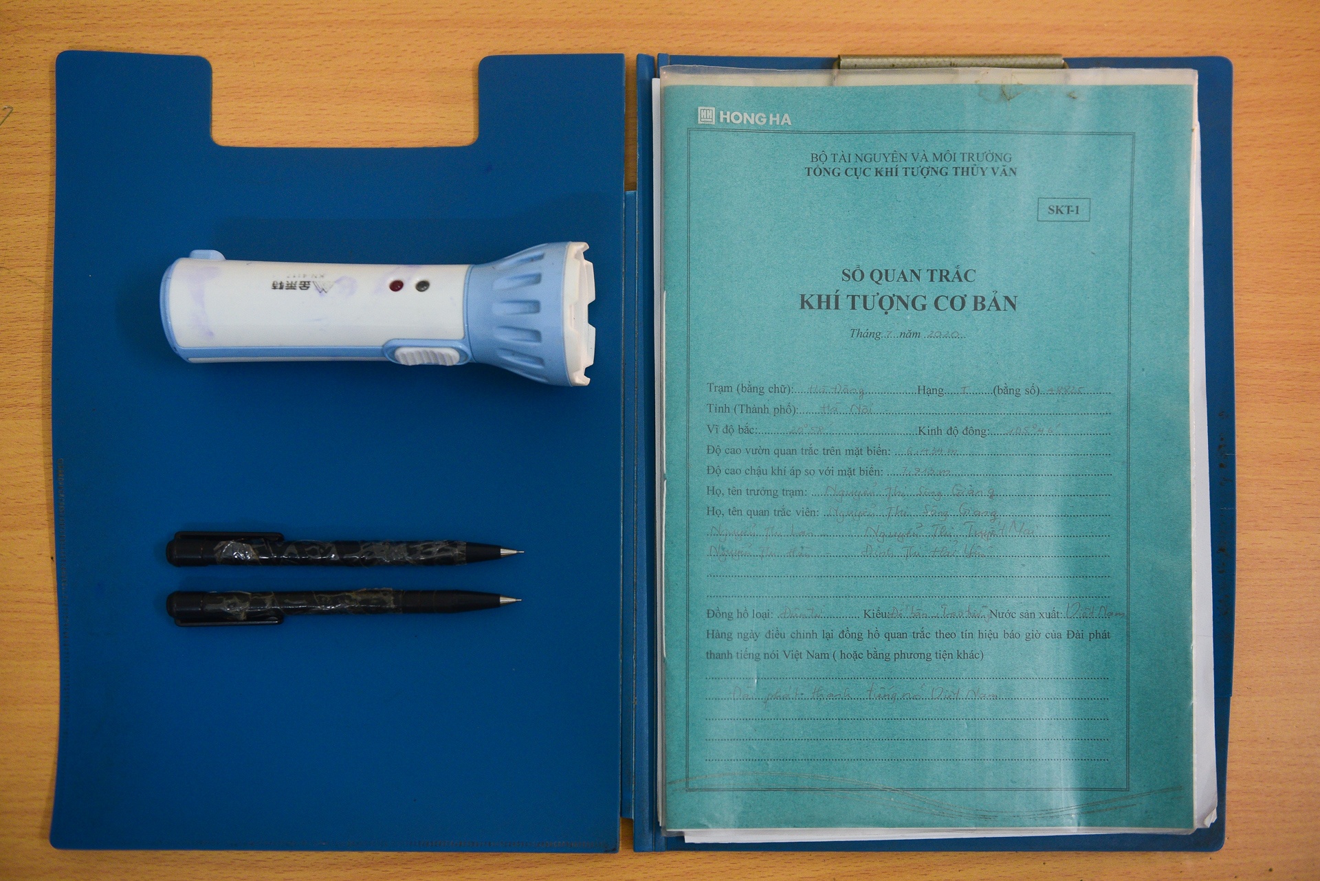 nhân viên khí tượng trong ngày nắng 40 độ C ảnh 21 nhan vien khi tuong trong ngay nang 40 do C anh 21