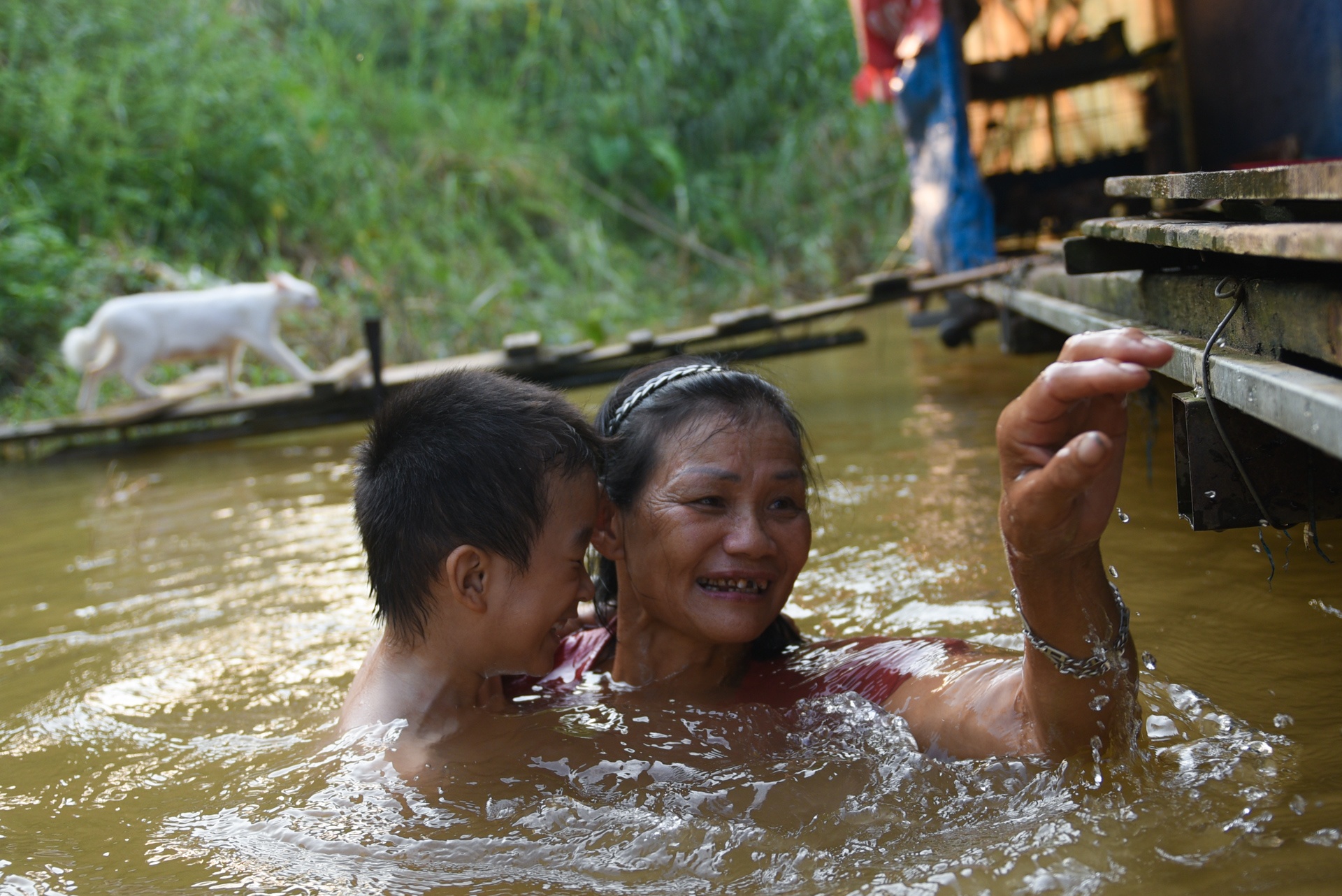 Cach ho Guom 3 km la xom Phao ngheo khong dien nuoc hinh anh