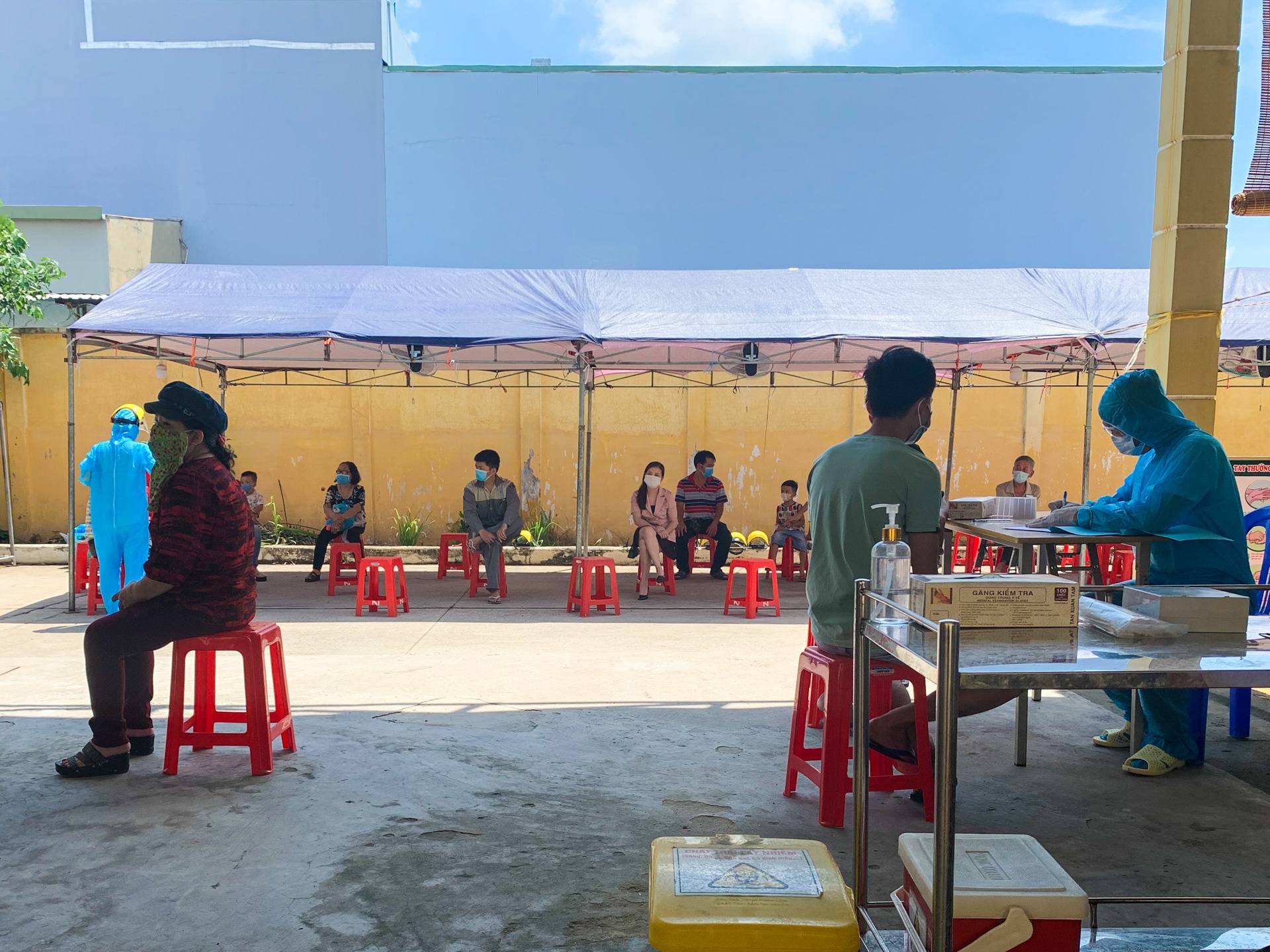 Tôi đi xét nghiệm Covid-19 ảnh 17 Toi di xet nghiem Covid-19 anh 17