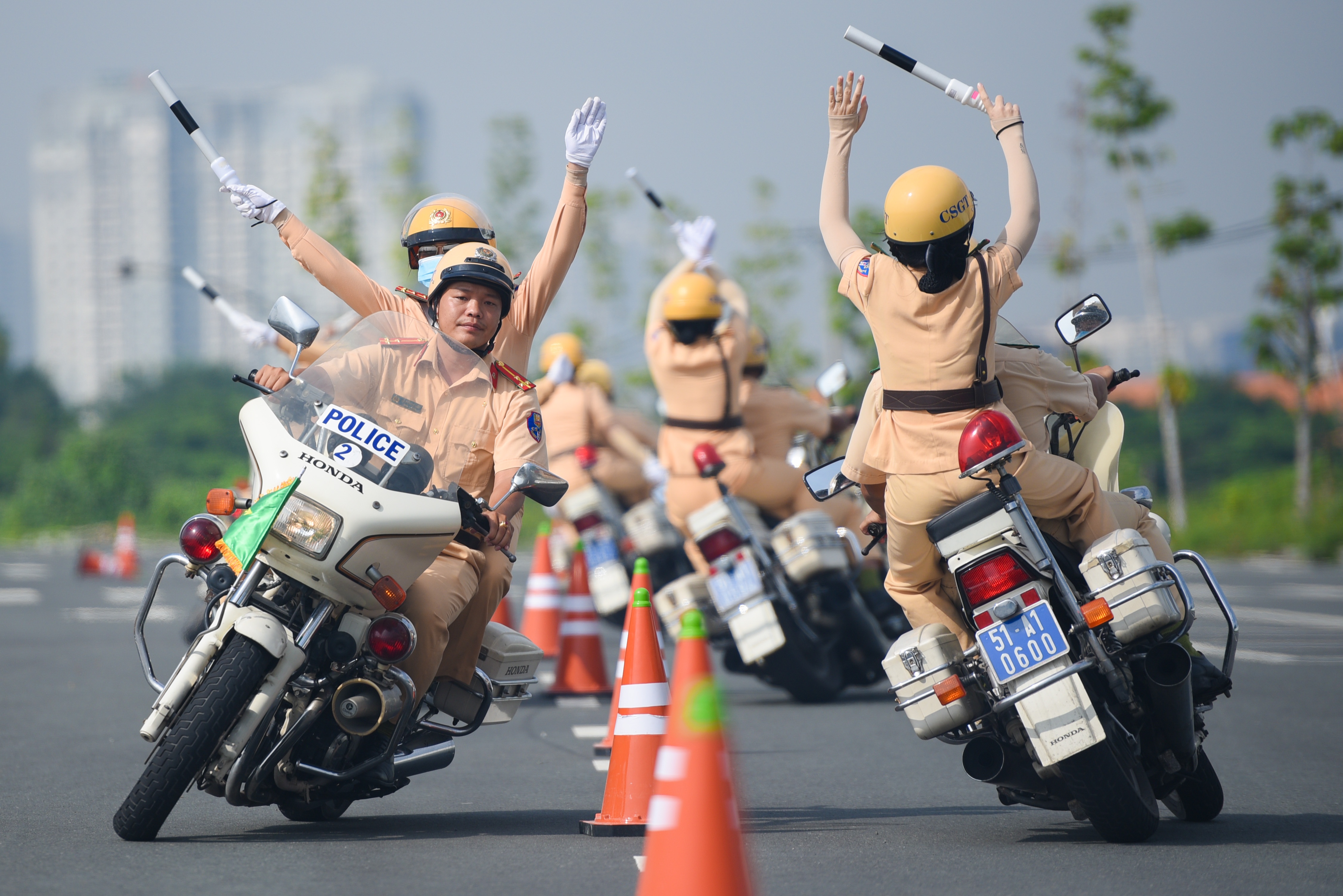 Nu canh sat giao thong anh 17