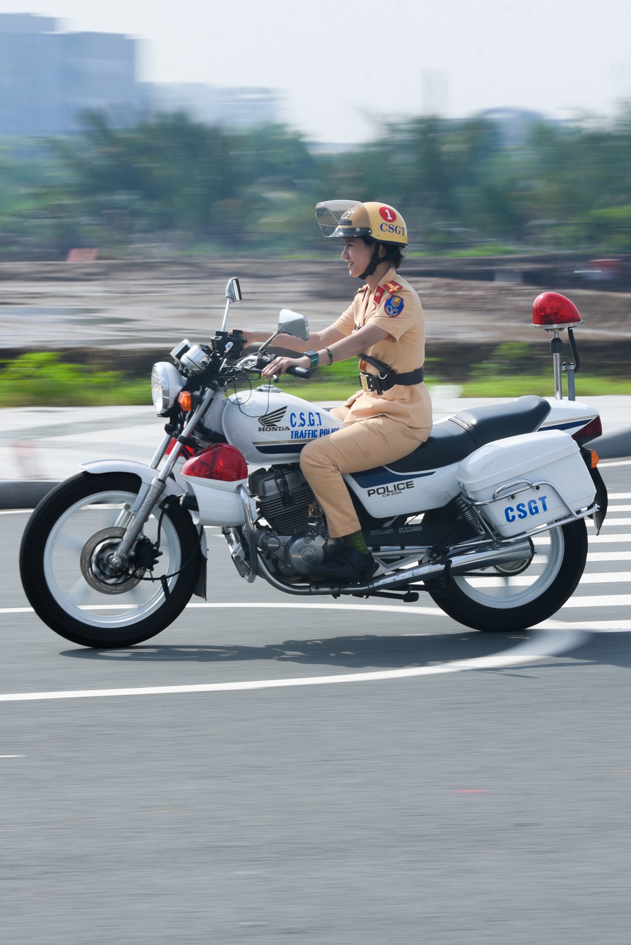 Nu canh sat giao thong anh 20