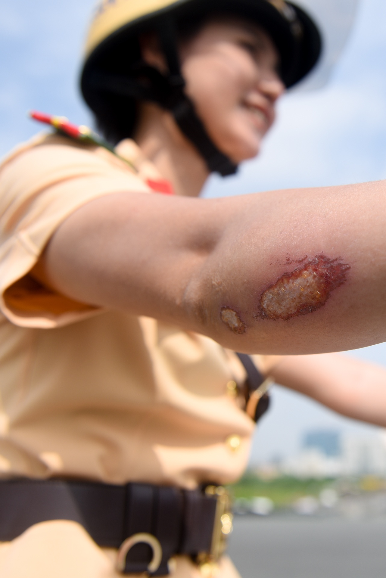 Nu canh sat giao thong anh 24