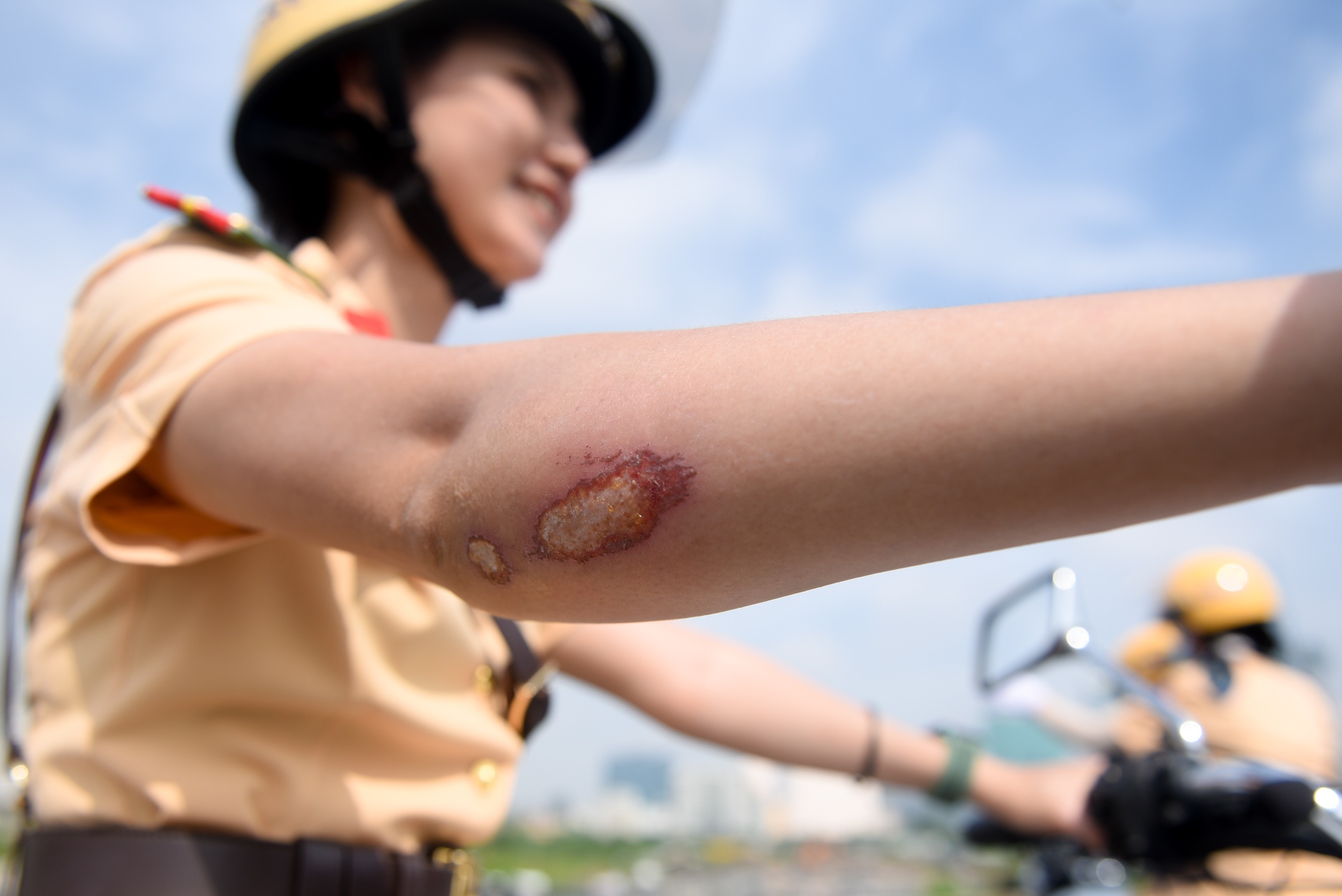 Nu canh sat giao thong anh 23