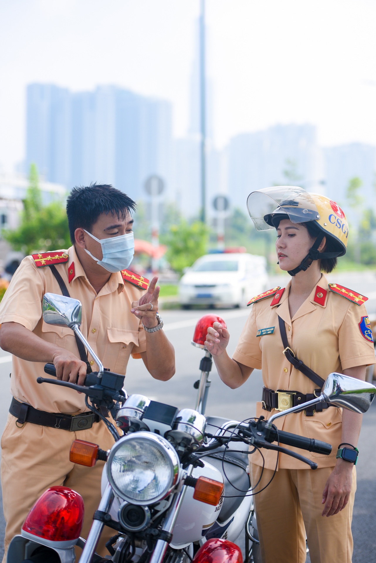 Nu canh sat giao thong anh 28