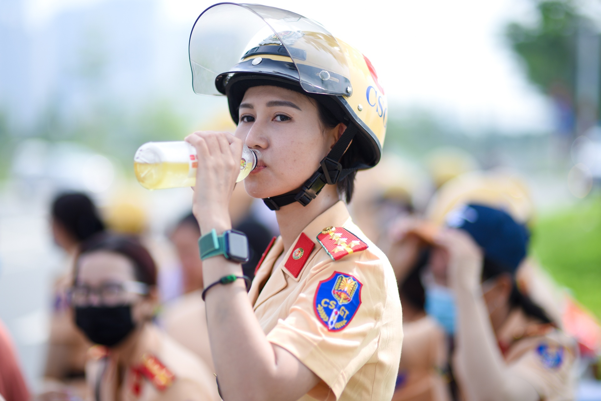 Nu canh sat giao thong anh 21