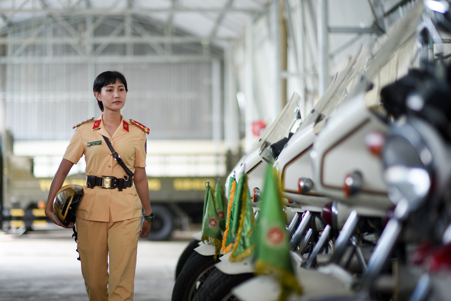 Nu canh sat giao thong anh 7