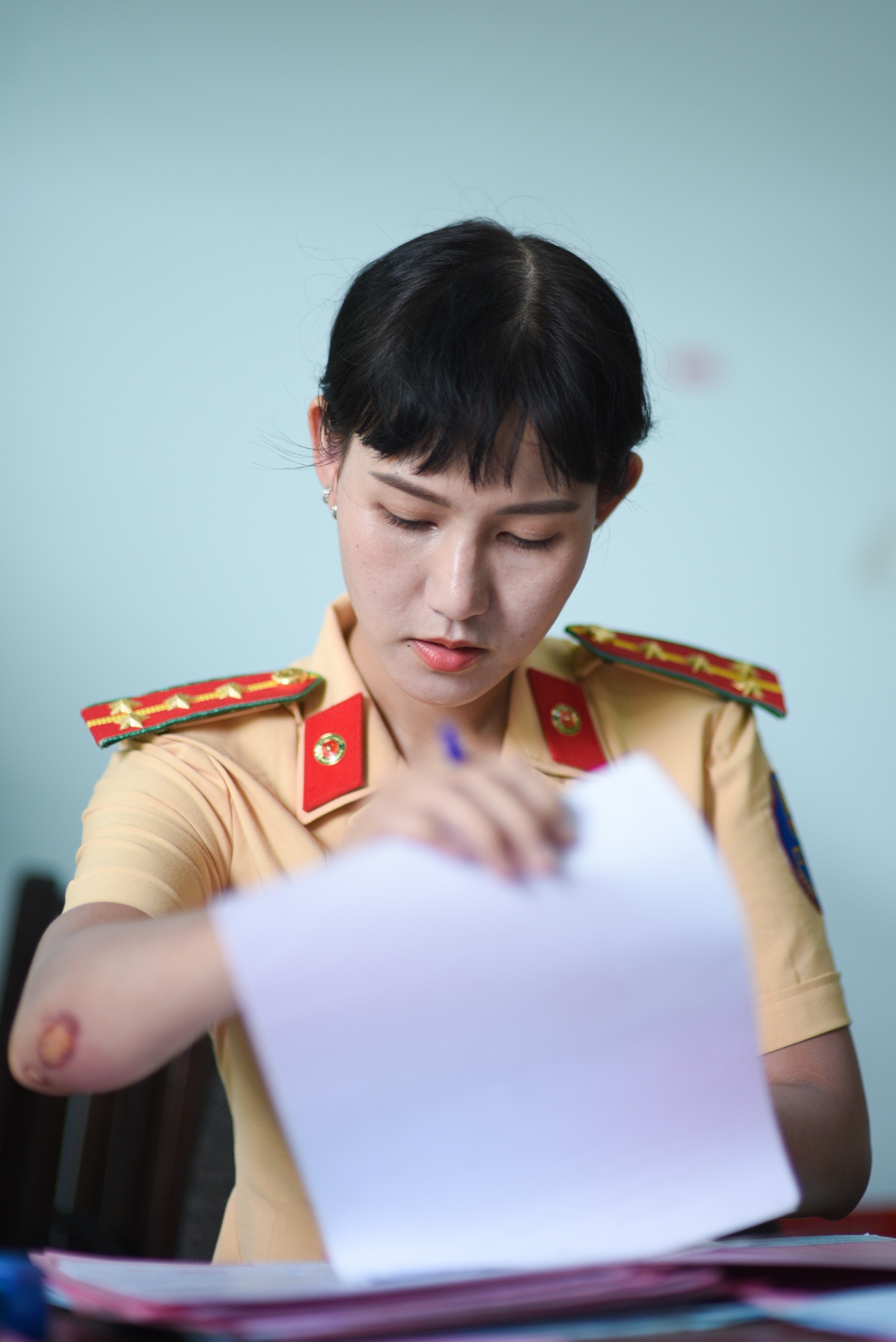 Nu canh sat giao thong anh 32