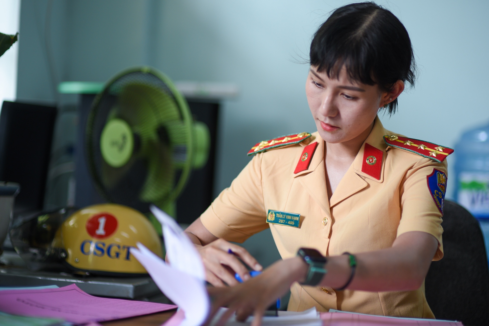 Nu canh sat giao thong anh 31