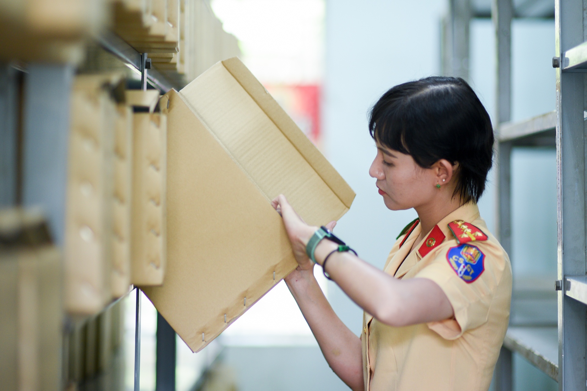 Nu canh sat giao thong anh 33