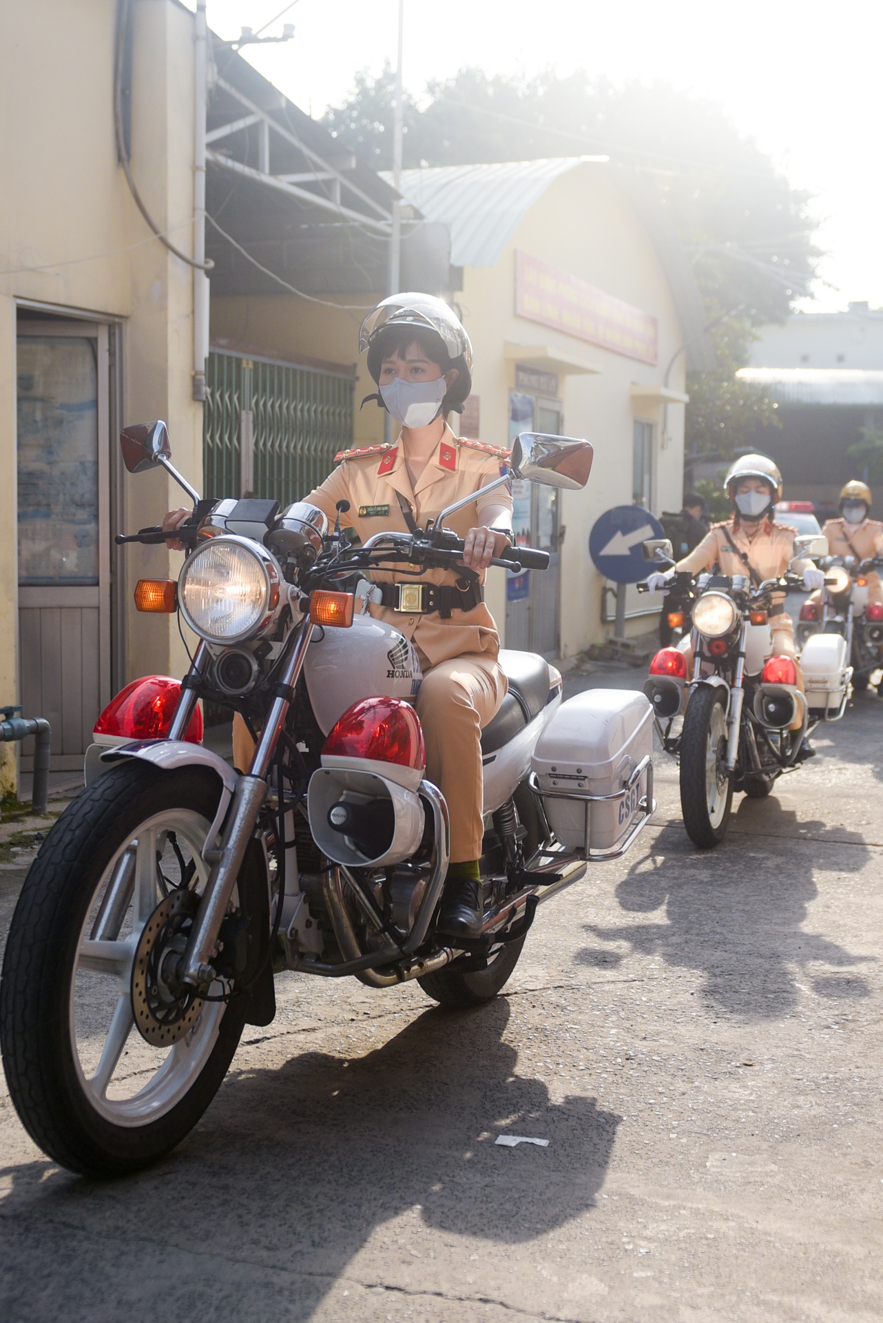 Nu canh sat giao thong anh 14