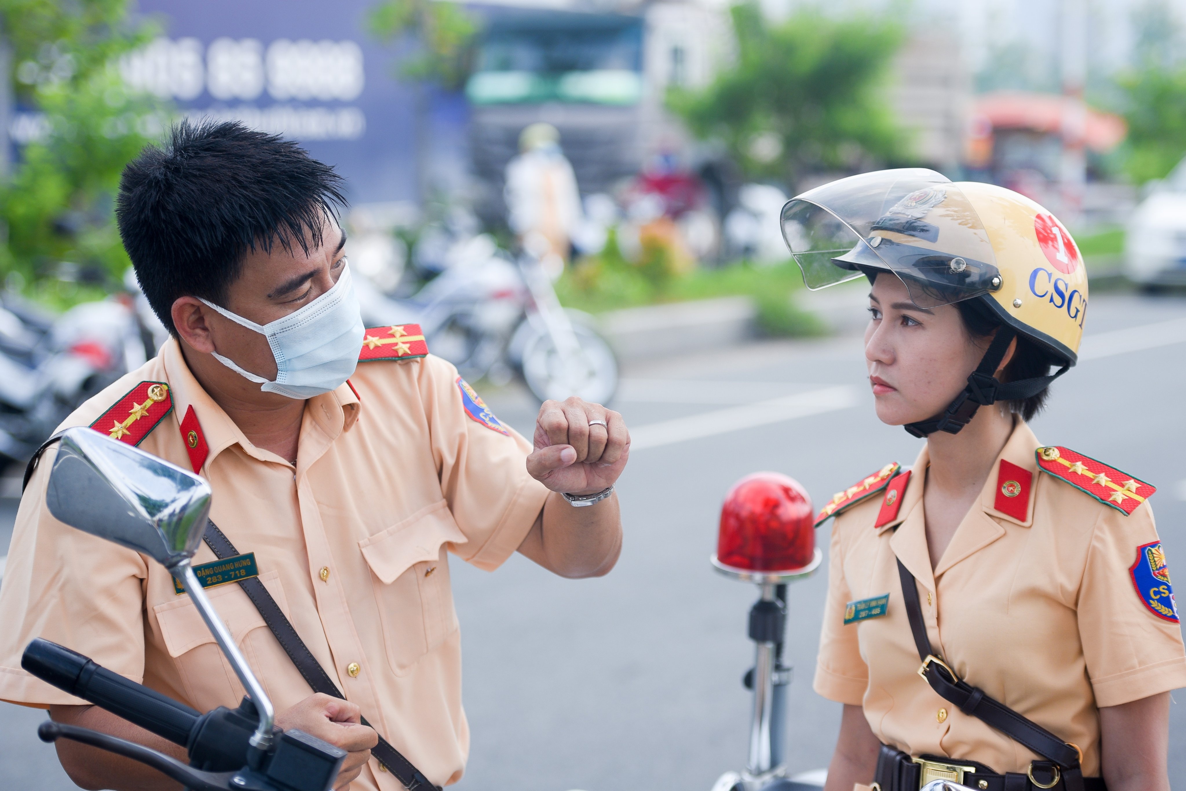 Nu canh sat giao thong anh 27