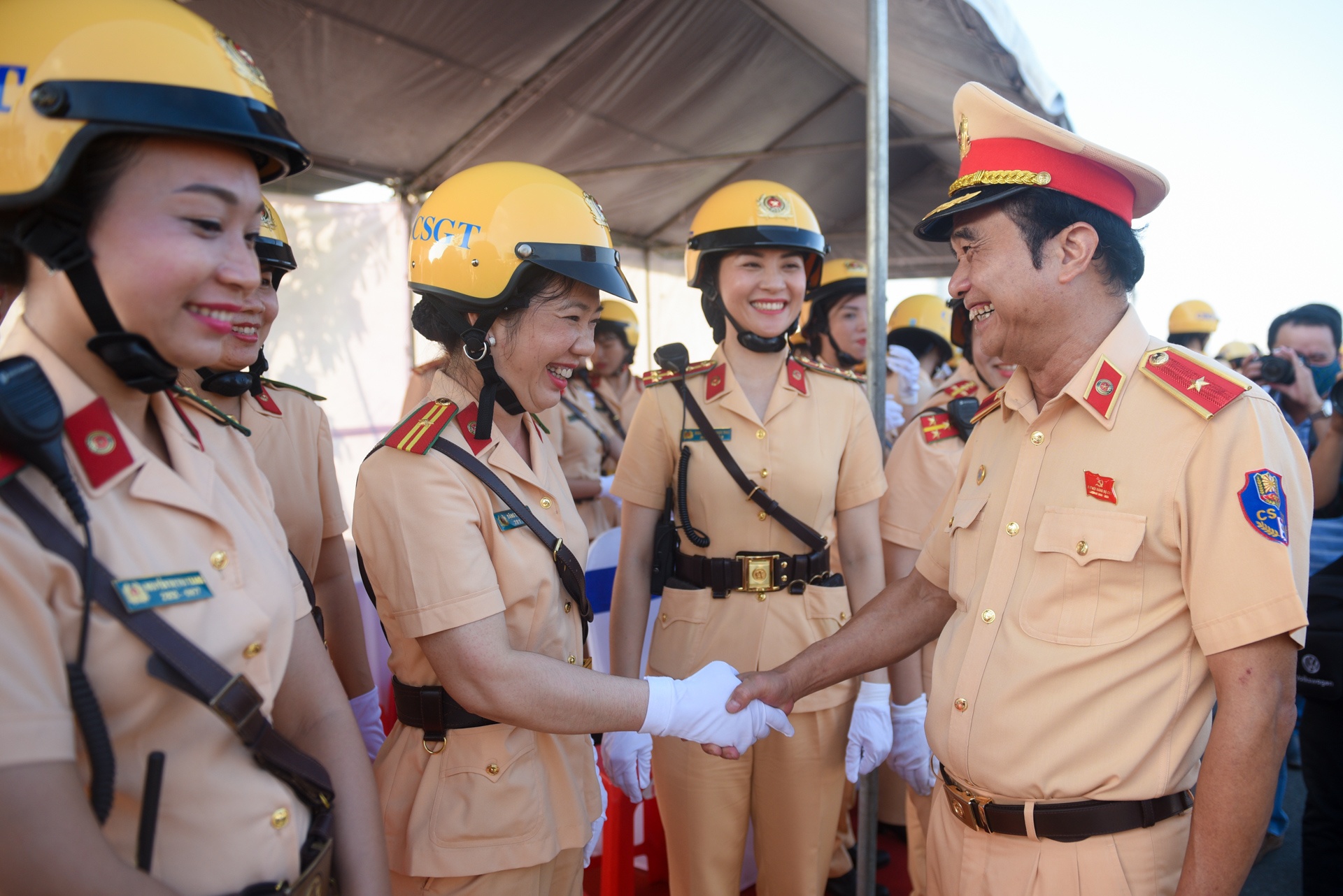 nu CSGT dan doan anh 2