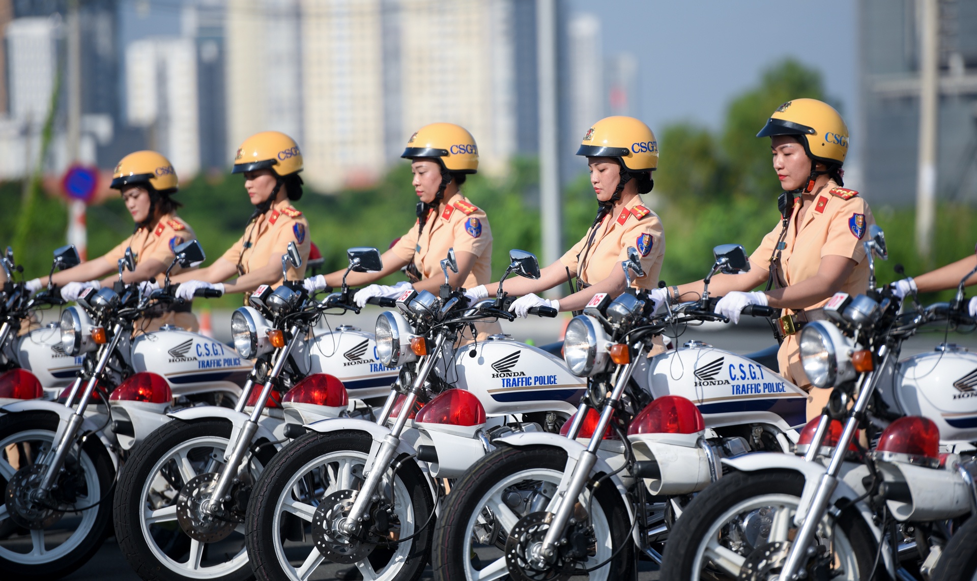 nu CSGT dan doan anh 4