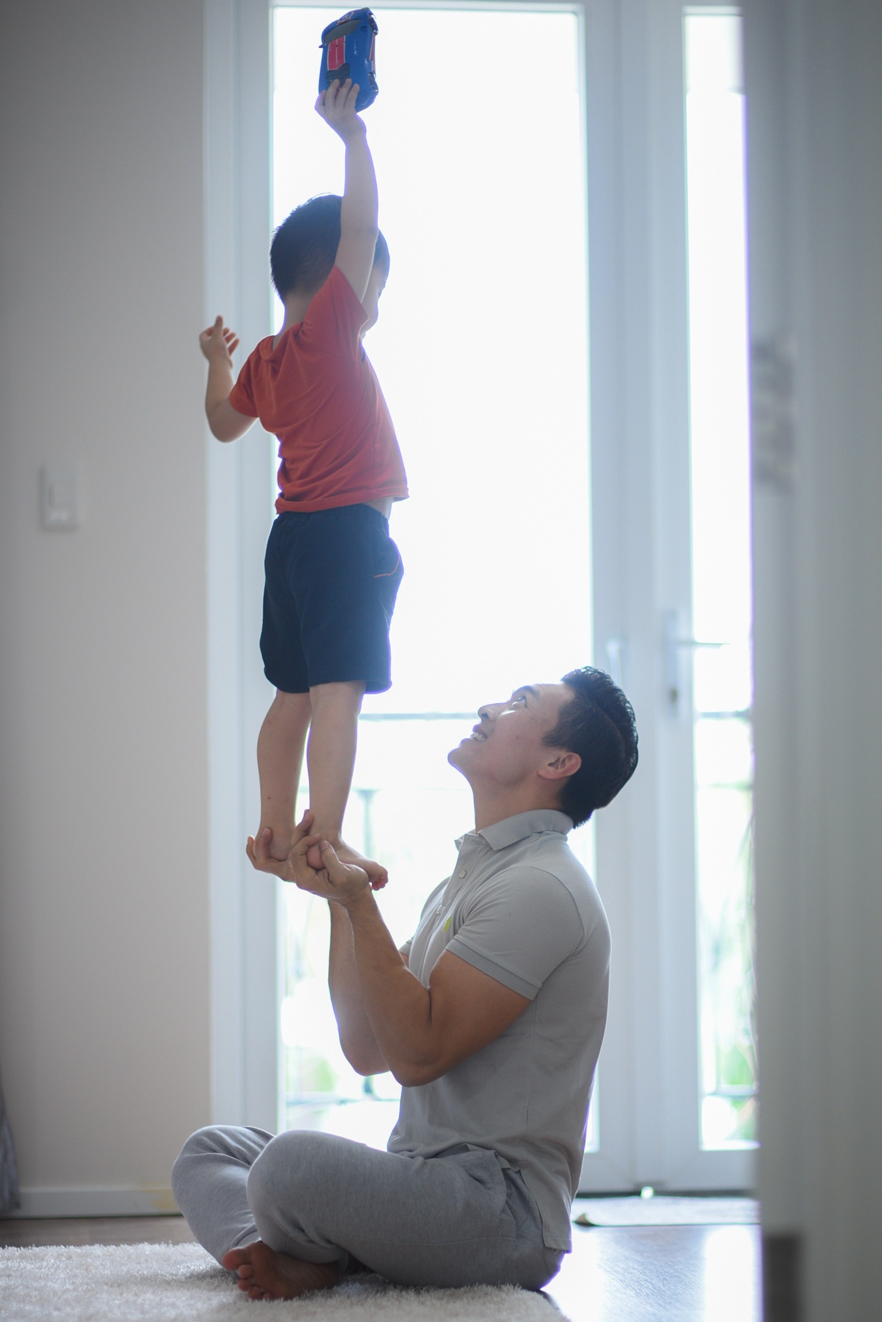 Quoc Co luyen tap xiec cho con trai anh 4