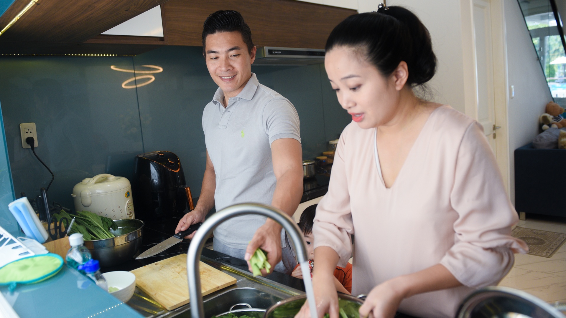 Quoc Co luyen tap xiec cho con trai anh 9