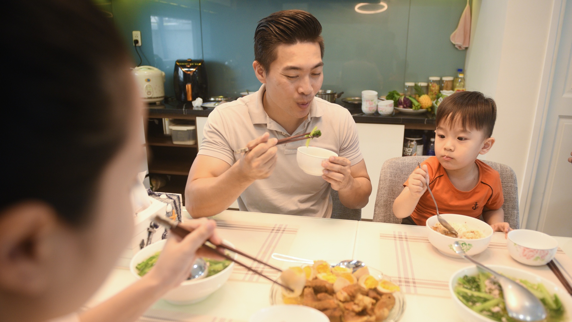 Quoc Co luyen tap xiec cho con trai anh 11