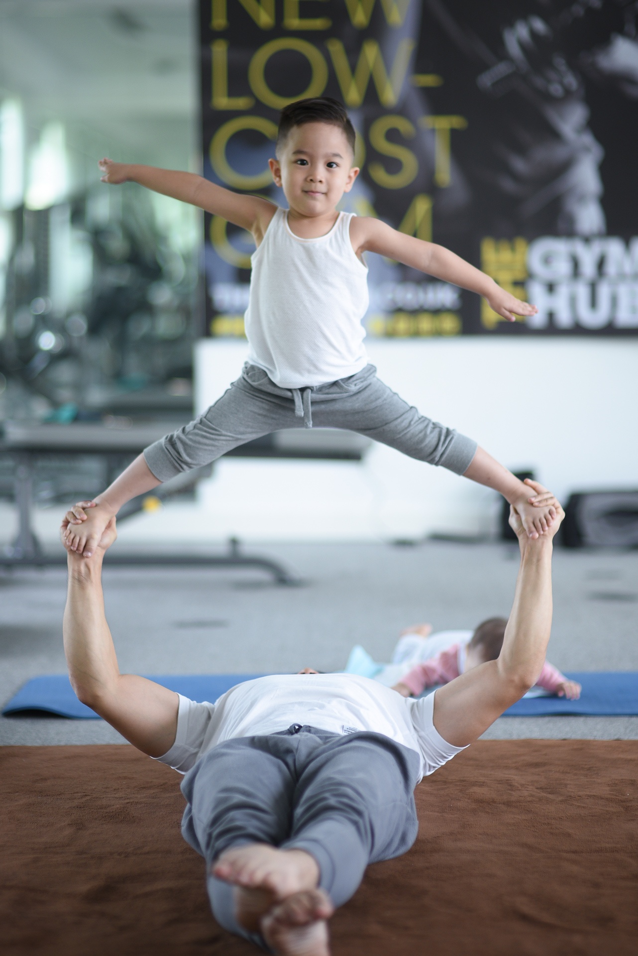 Quoc Co luyen tap xiec cho con trai anh 18