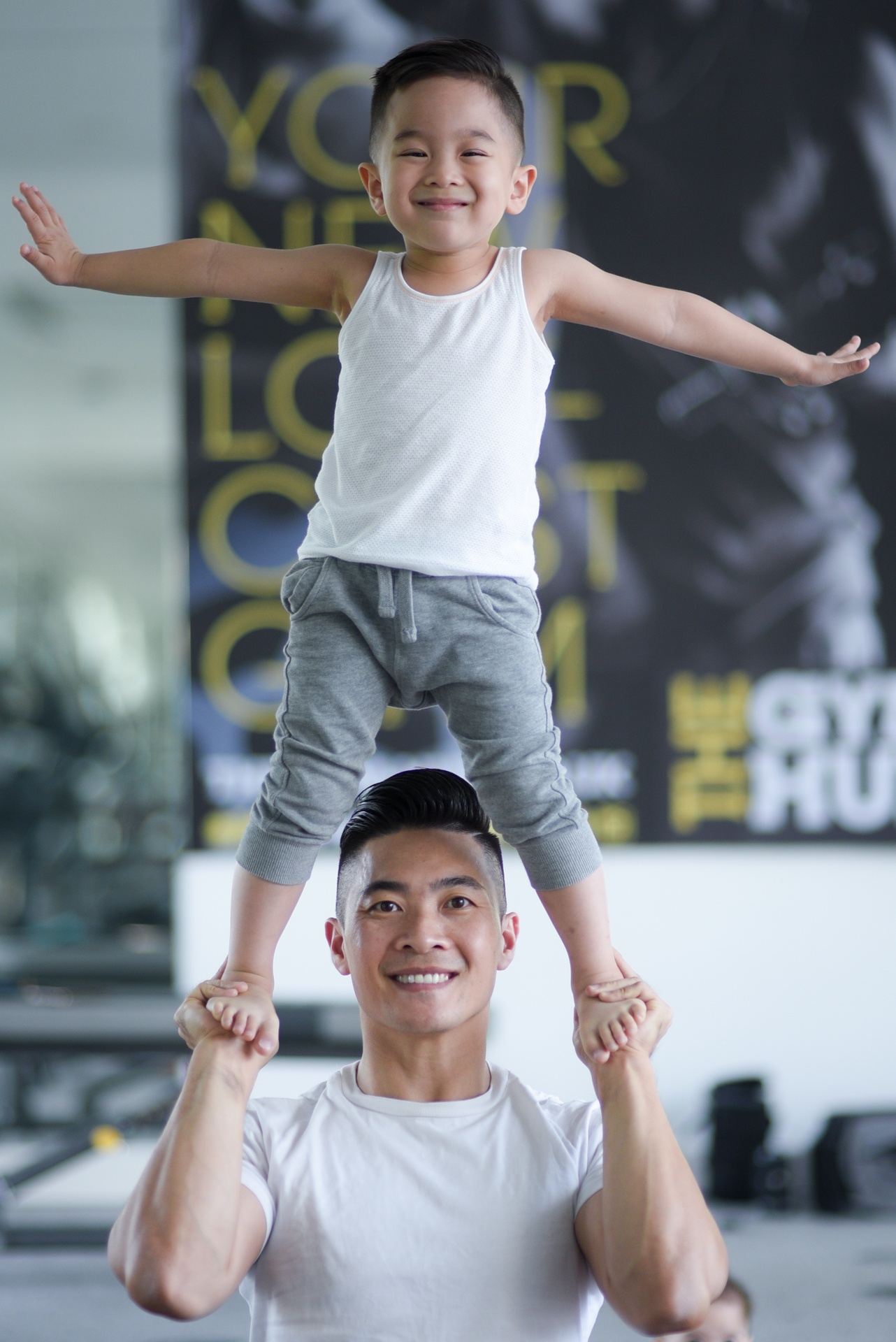 Quoc Co luyen tap xiec cho con trai anh 2