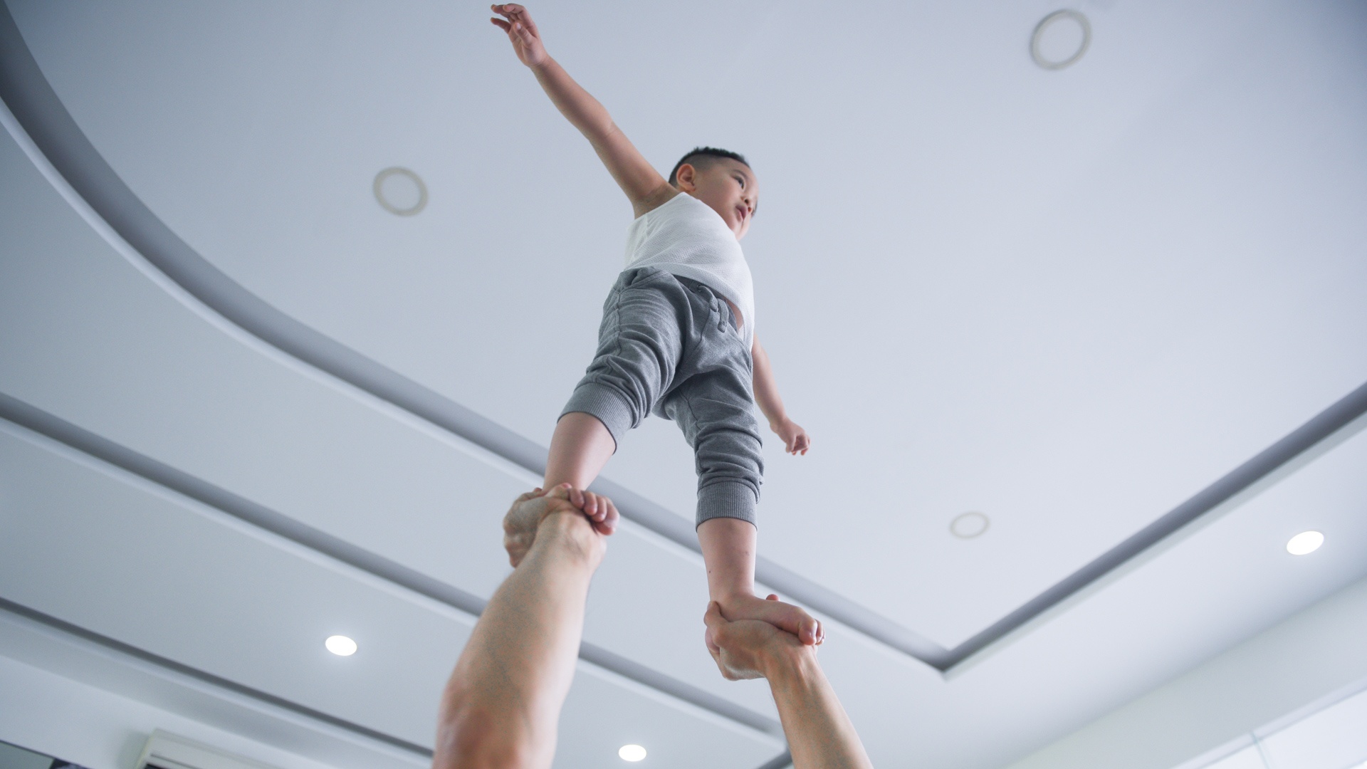 Quoc Co luyen tap xiec cho con trai anh 17