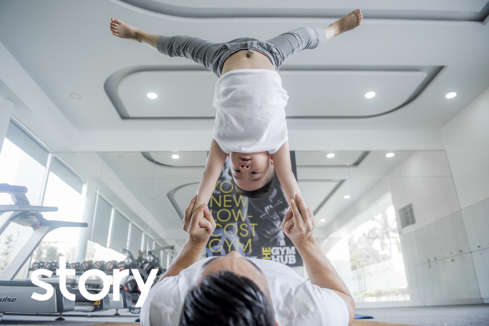 Quoc Co tap xiec cho con trai 3 tuoi de lap ky luc Guinness Viet Nam hinh anh