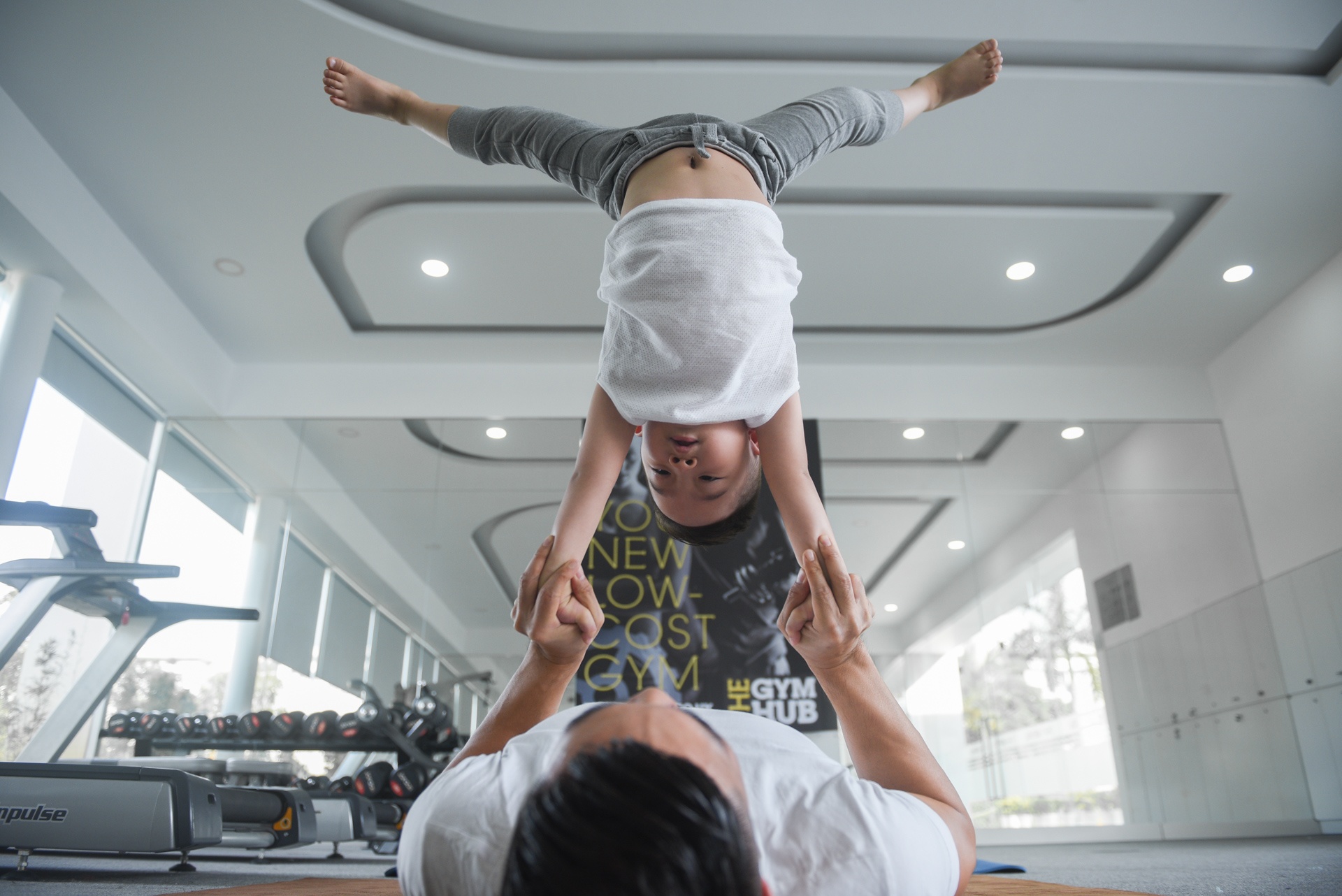 Quoc Co luyen tap xiec cho con trai anh 21