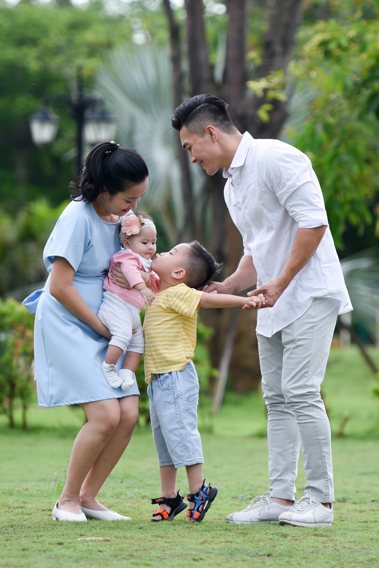 Quoc Co luyen tap xiec cho con trai anh 26