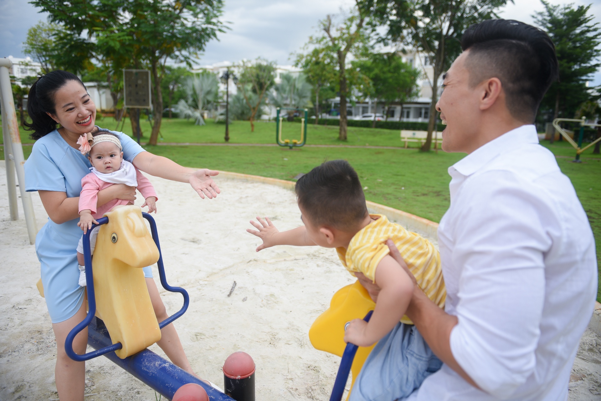 Quoc Co luyen tap xiec cho con trai anh 27