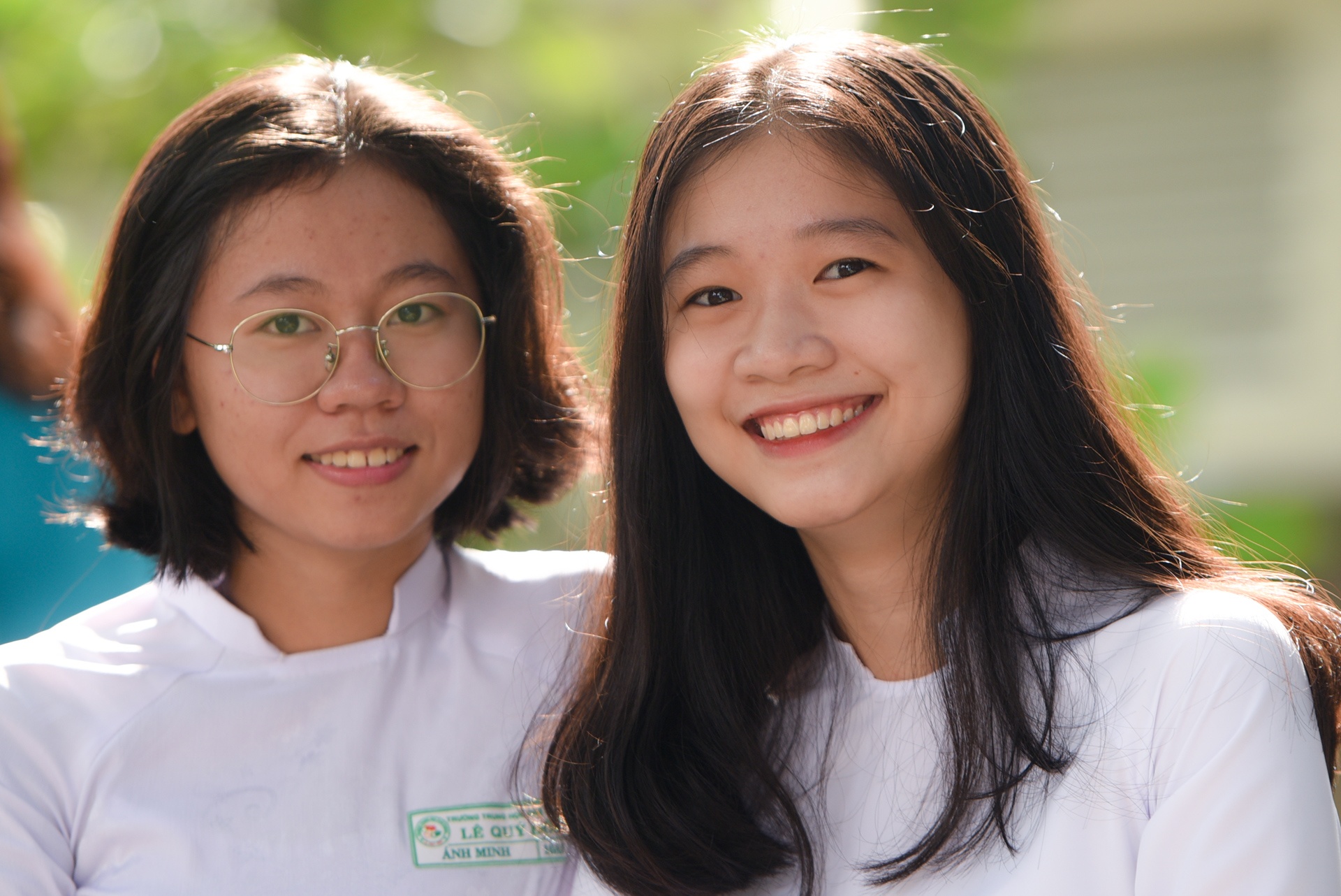 Nu sinh TP.HCM trong ta ao trang ngay khai truong hinh anh