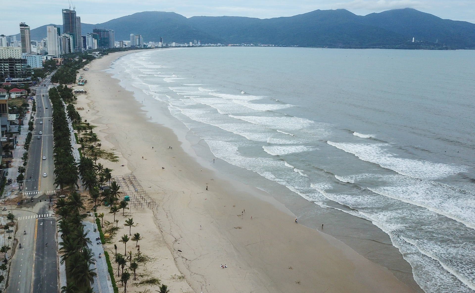 Bien Da Nang sau bao anh 2