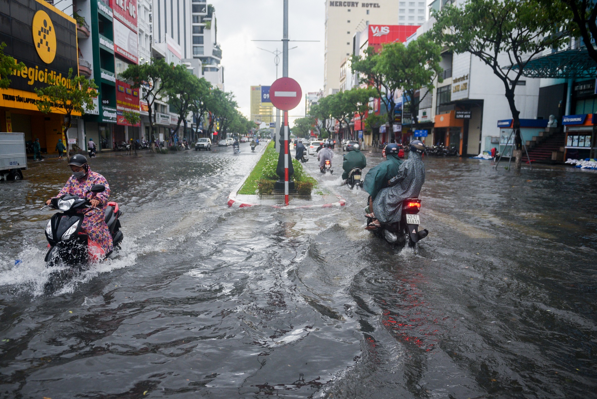 duong pho Da Nang ngap anh 2