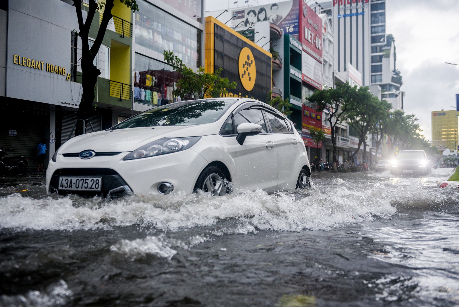 duong pho Da Nang ngap anh 3
