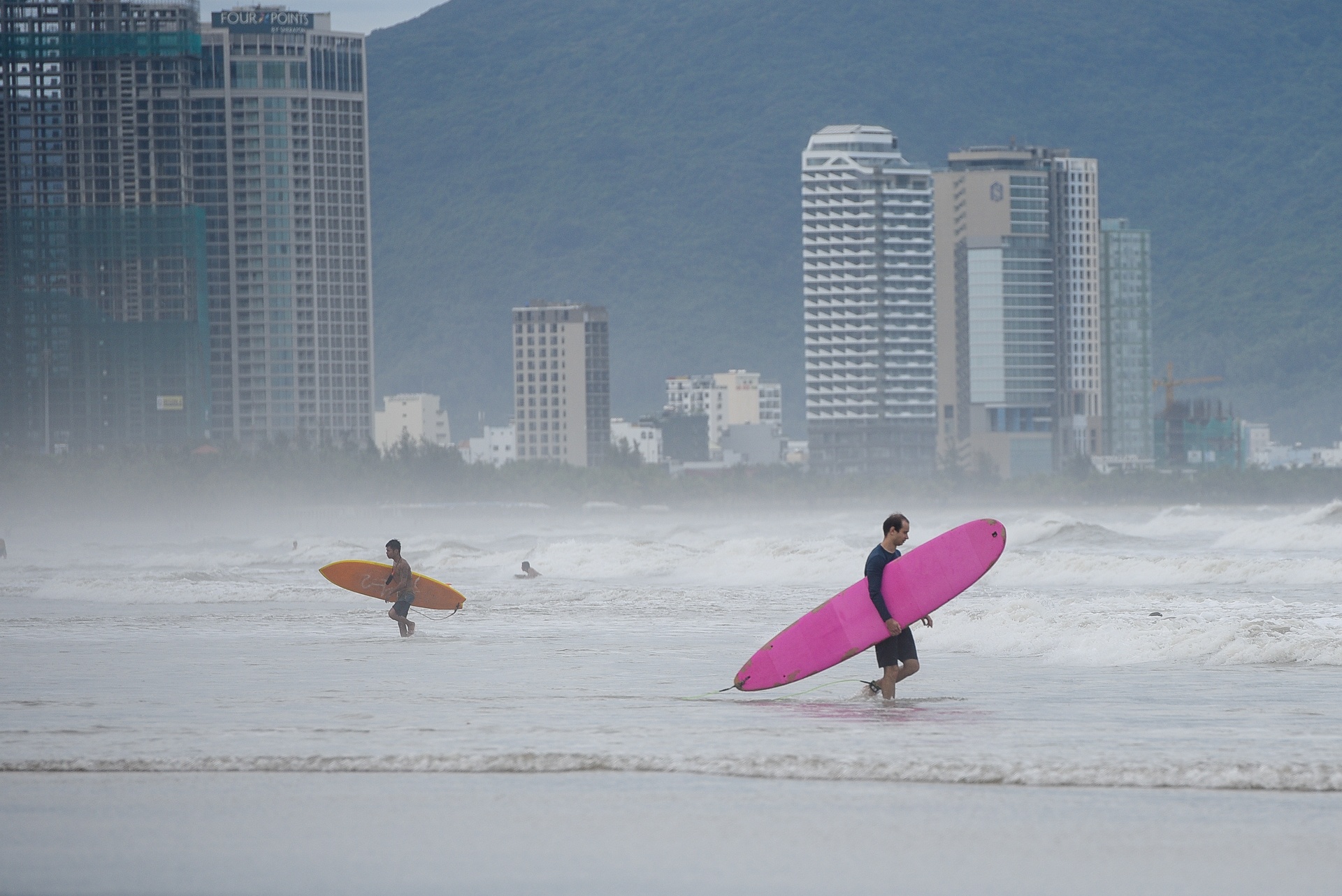 Bien Da Nang sau bao anh 7