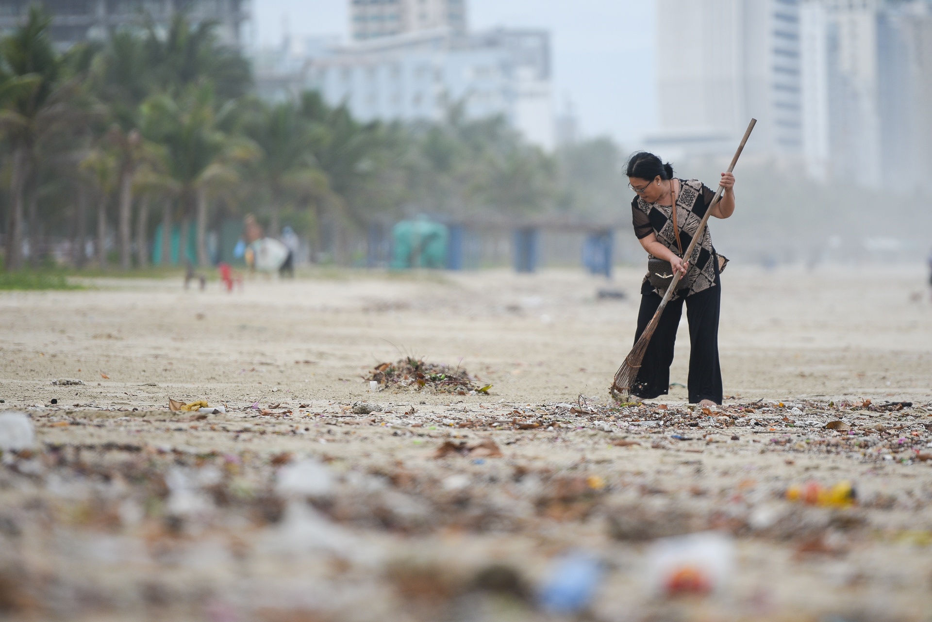 Bien Da Nang sau bao anh 6