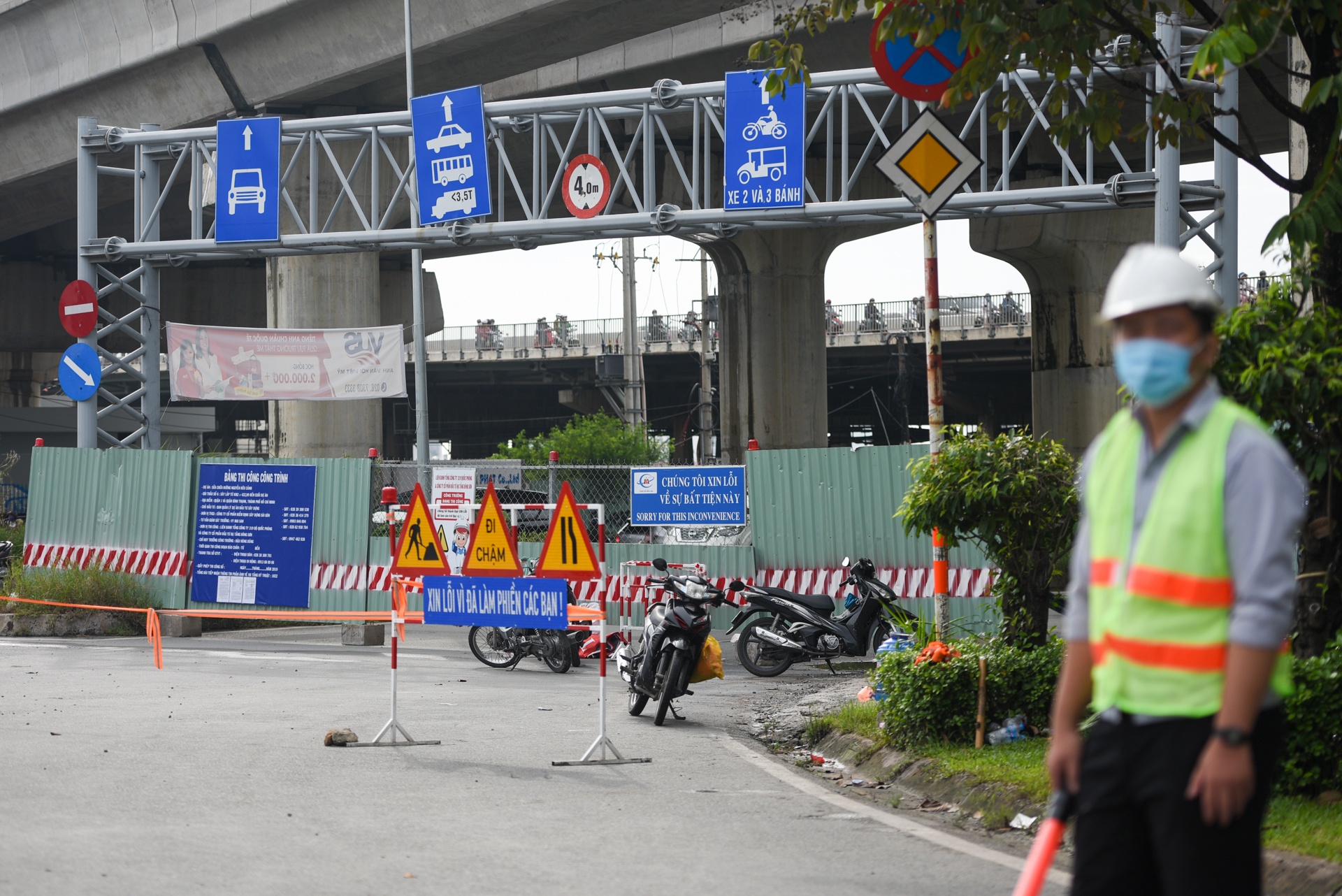 Ket xe o Nguyen Huu Canh anh 1