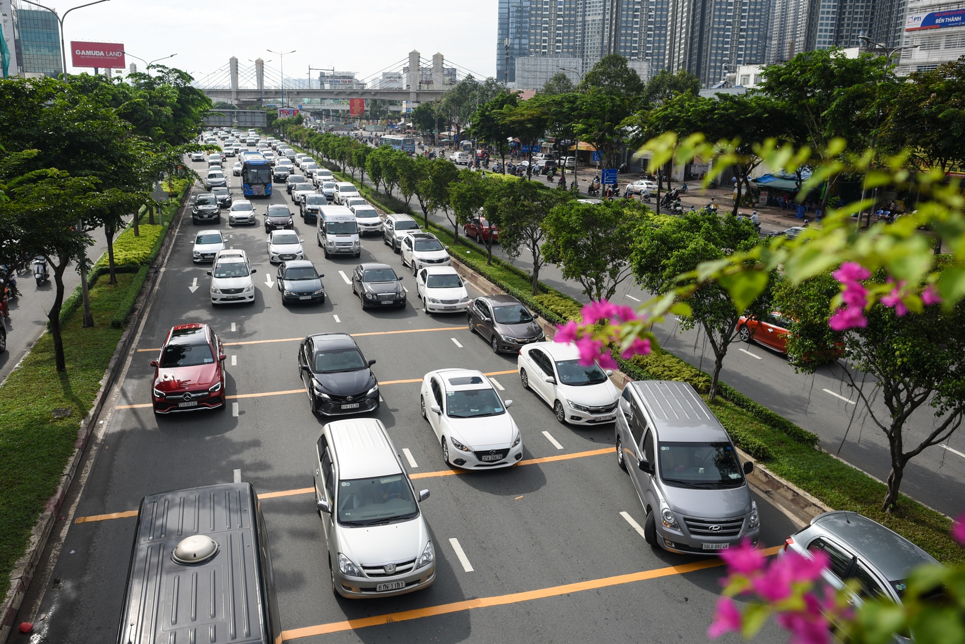 Ket xe o Nguyen Huu Canh anh 2