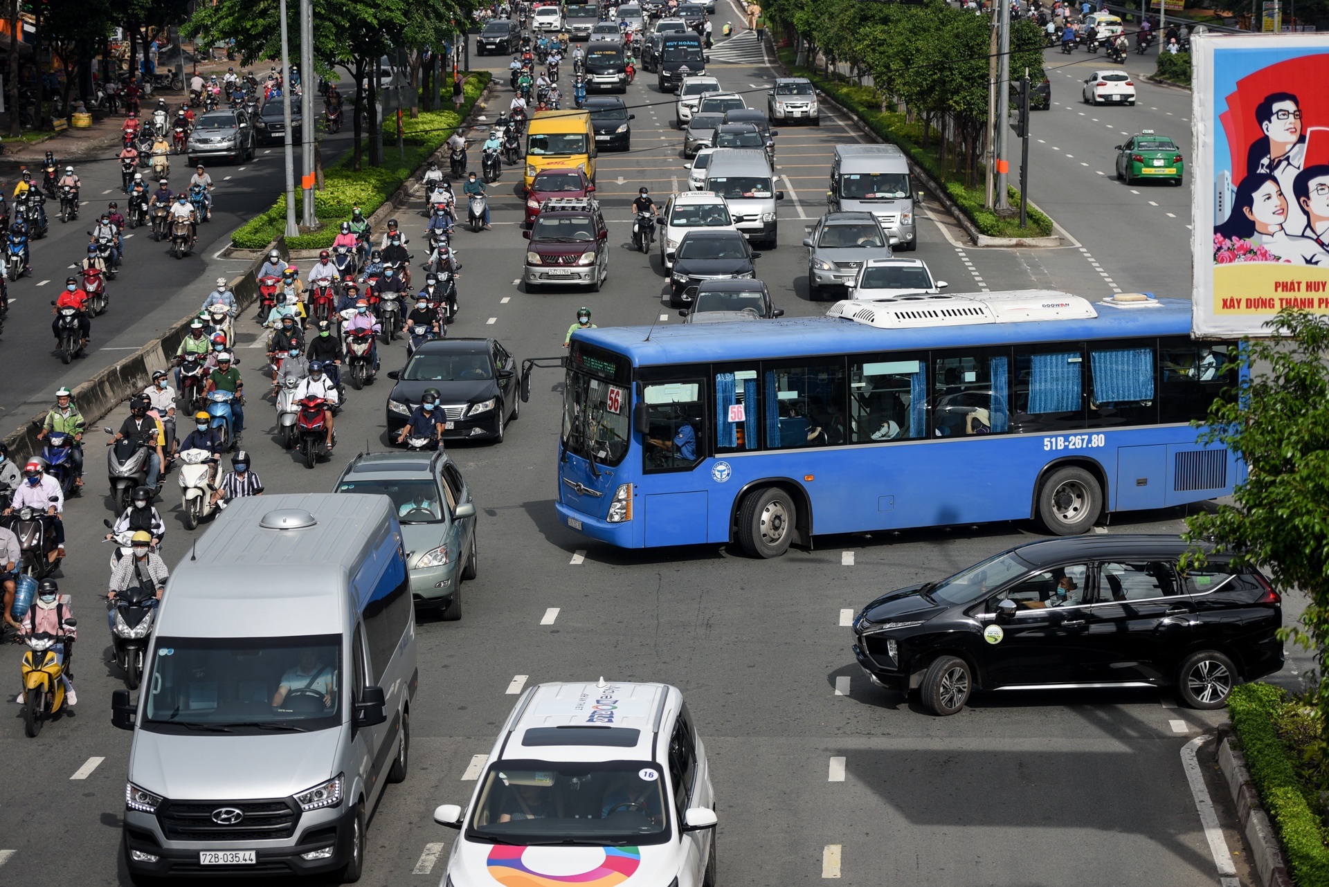 Ket xe o Nguyen Huu Canh anh 3