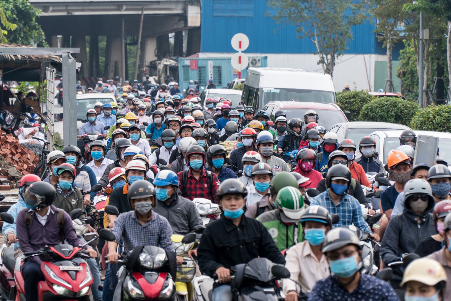 Ket xe o Nguyen Huu Canh anh 7