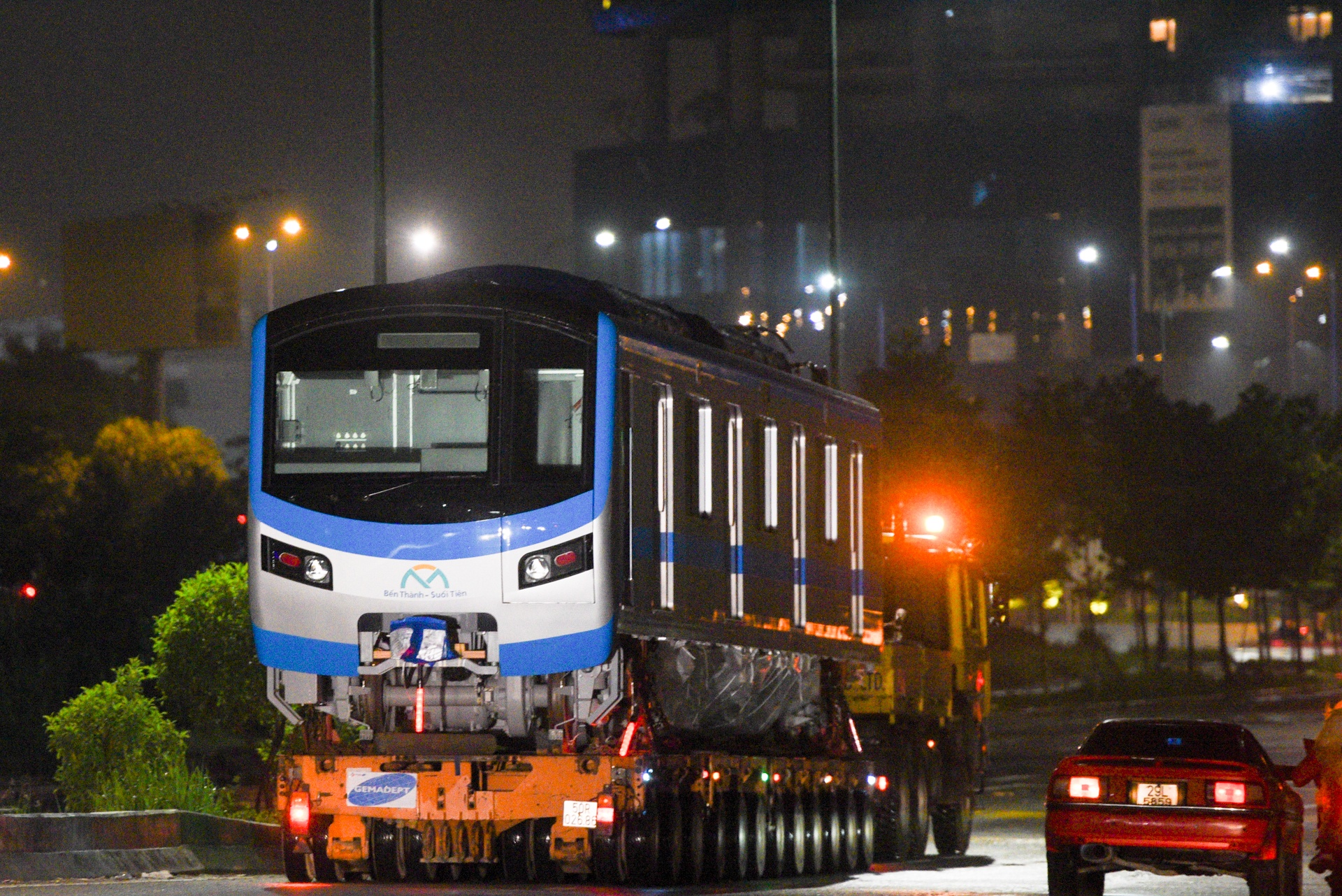 Tau metro so 1 ve den depot Long Binh hinh anh