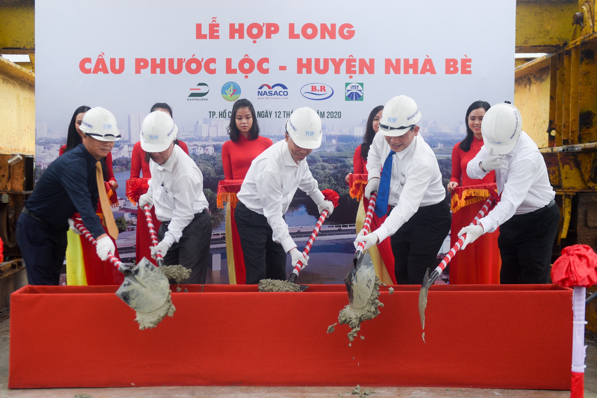 cau Phuoc Loc hop long anh 2