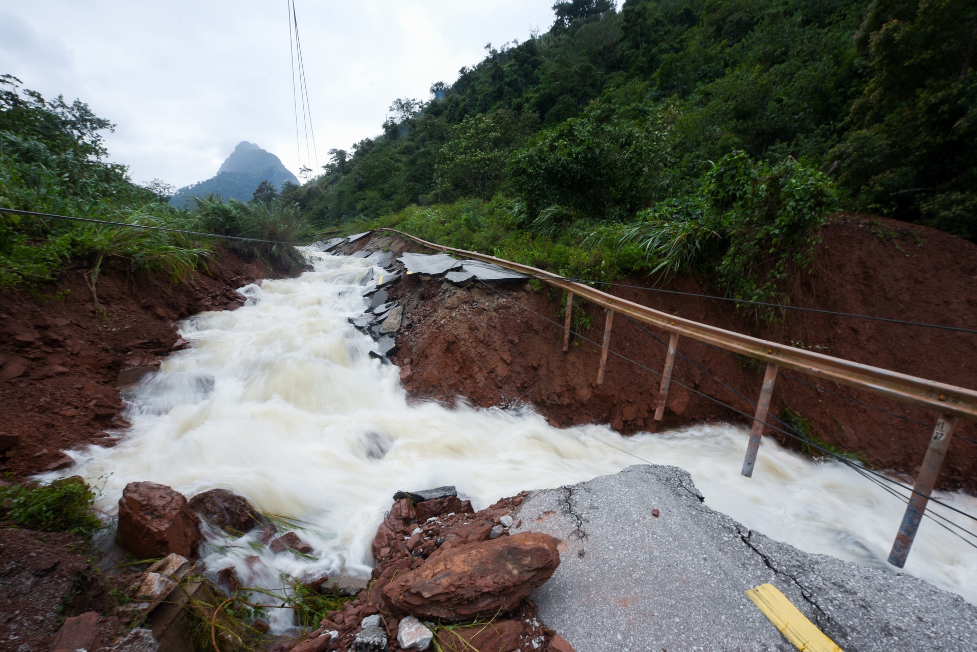 quoc lo 12A sat lo anh 5