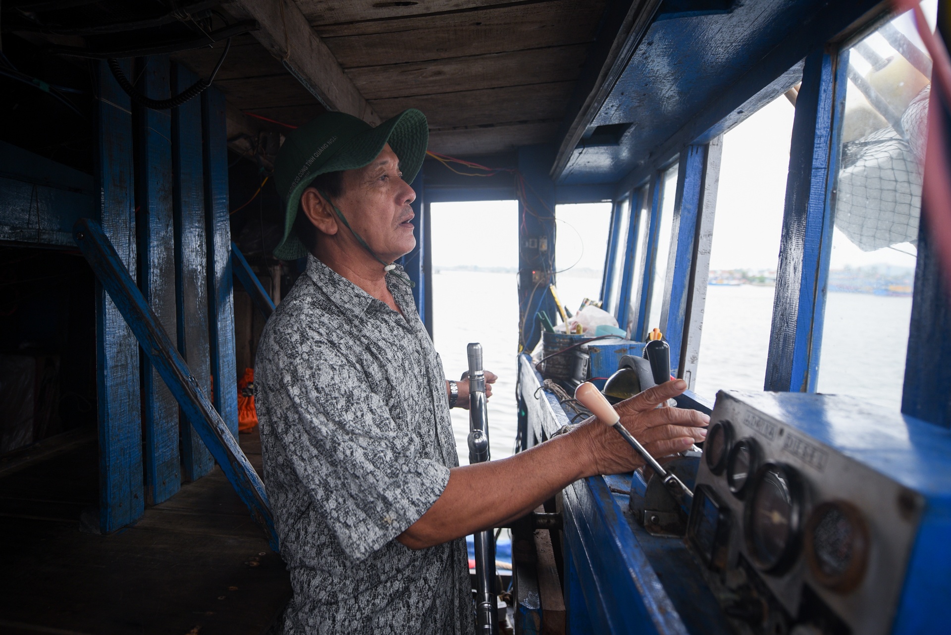 Tau ca tranh bao so 9 anh 6