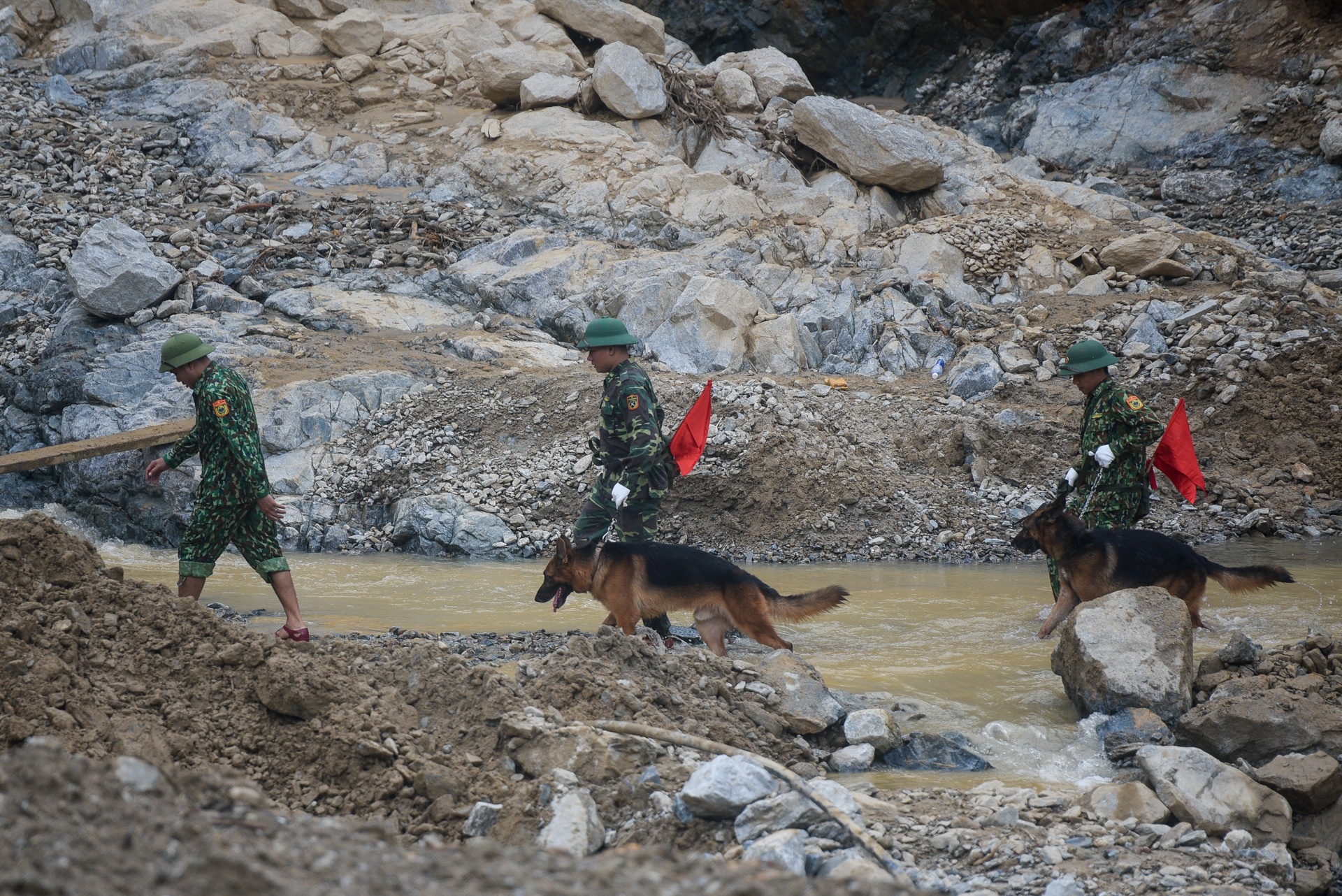 sat lo Tra Leng anh 2