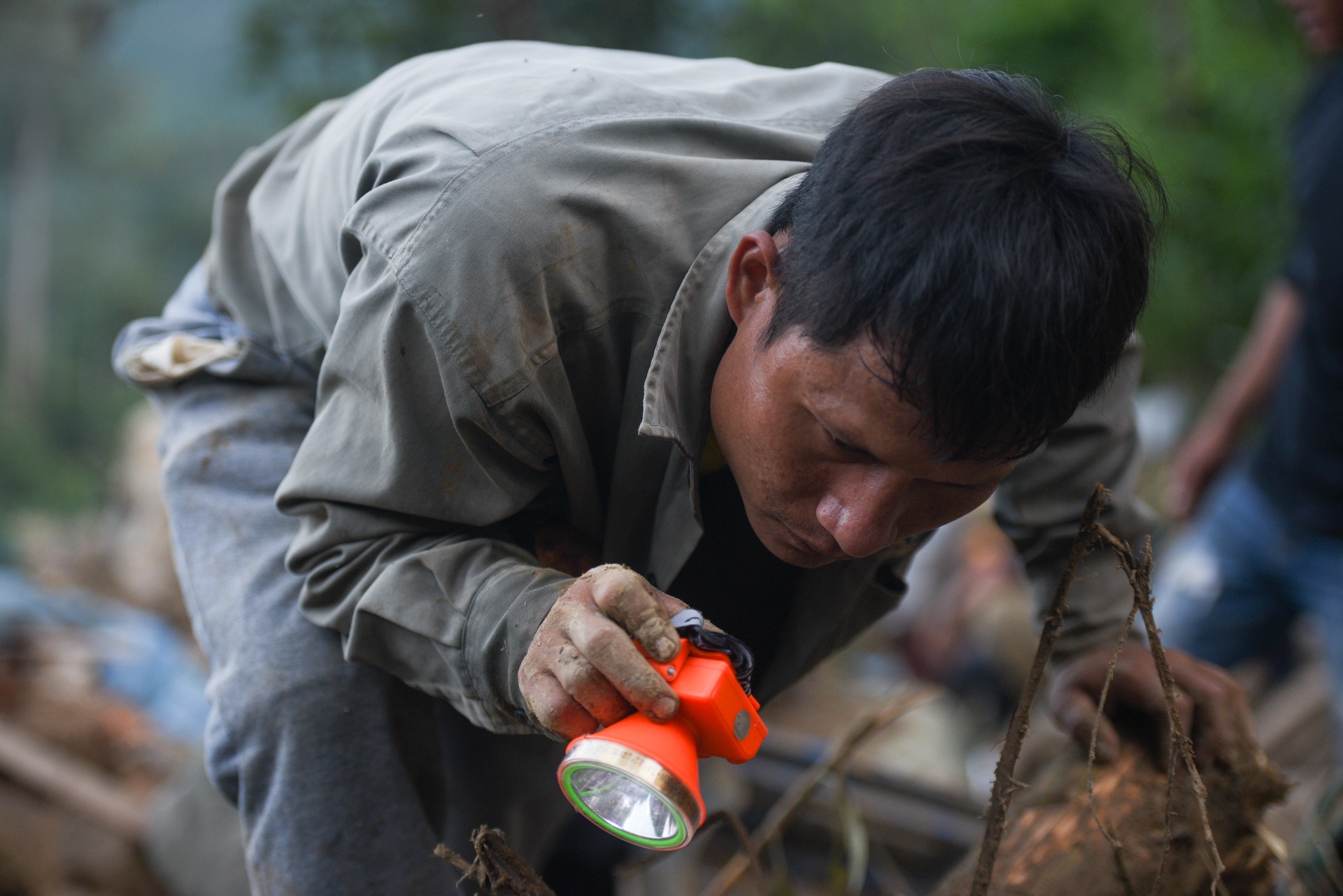 sat lo Tra Leng anh 13