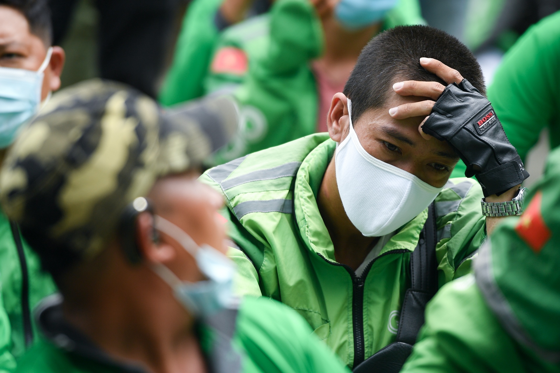 Tai xe Grab dieu hanh khap duong pho Ha Noi anh 13