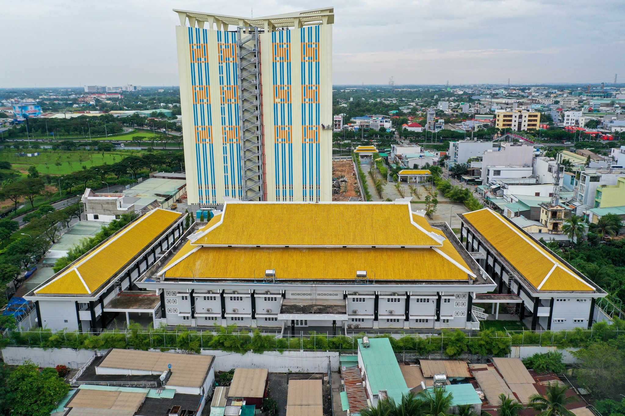 nha tang le TPHCM quan Binh tan anh 2