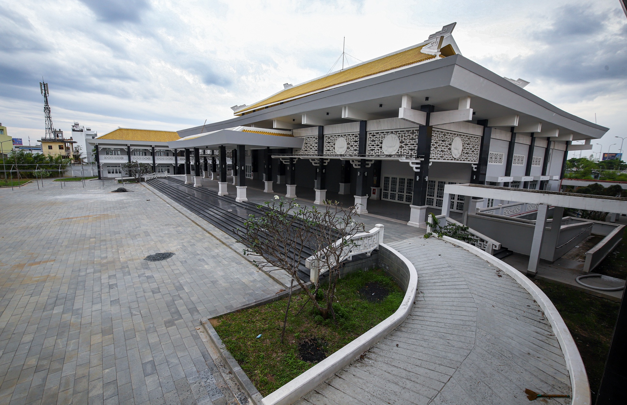 Can canh nha tang le thanh pho TP.HCM sap hoat dong hinh anh