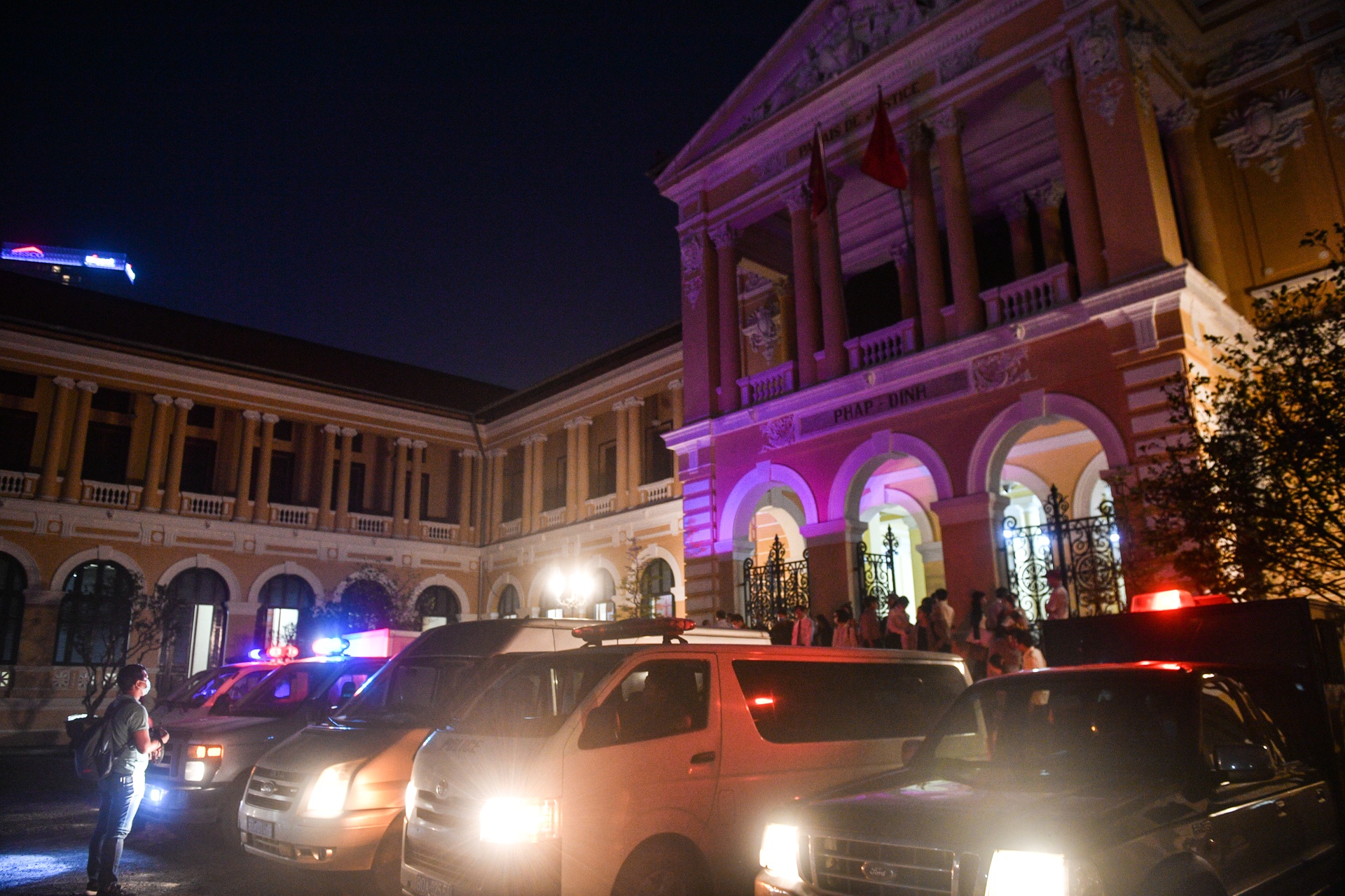 Ut Troc phu nhan cao buoc anh 7